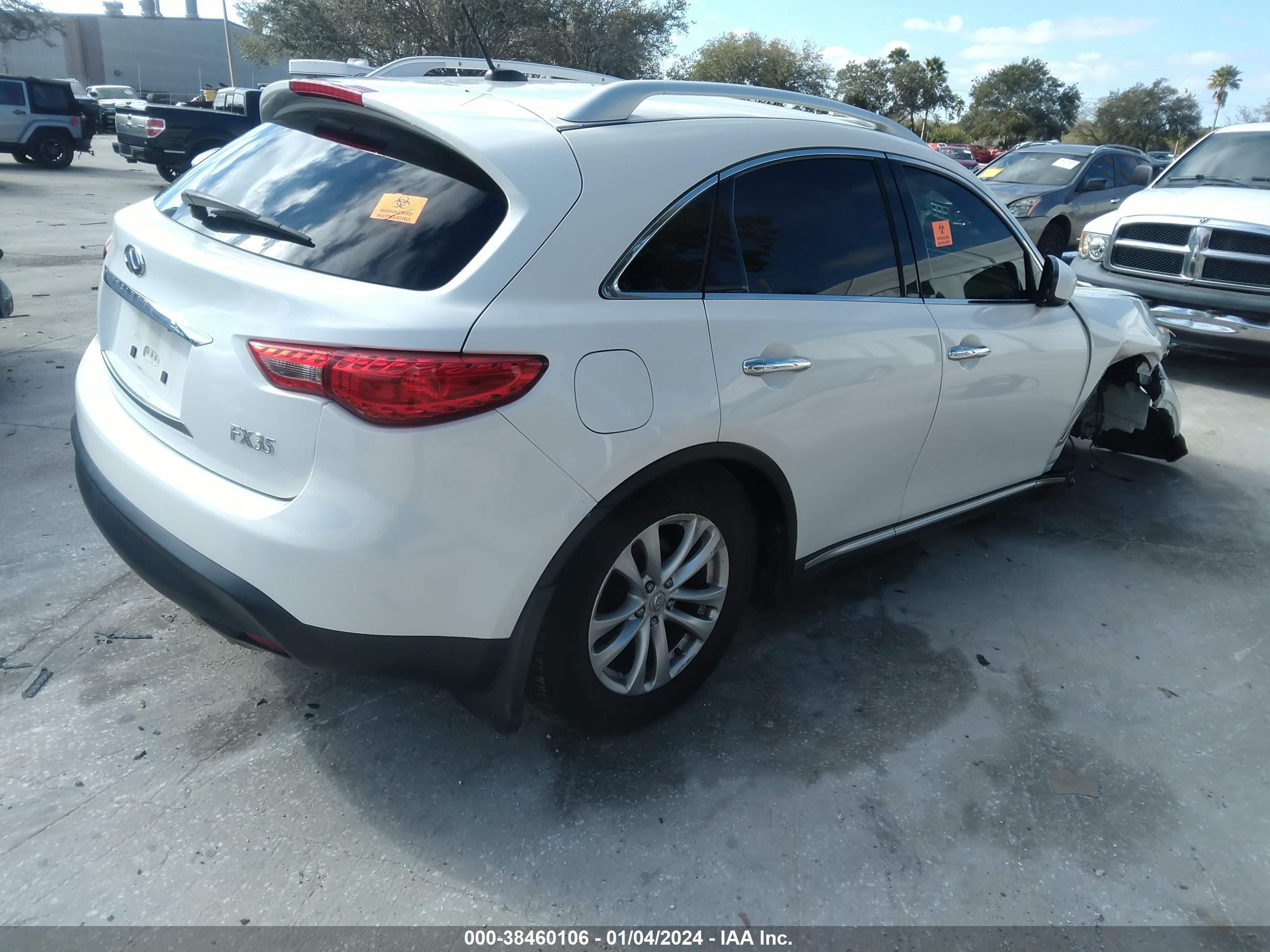 Photo 3 VIN: JNRAS18W79M157818 - INFINITI FX 