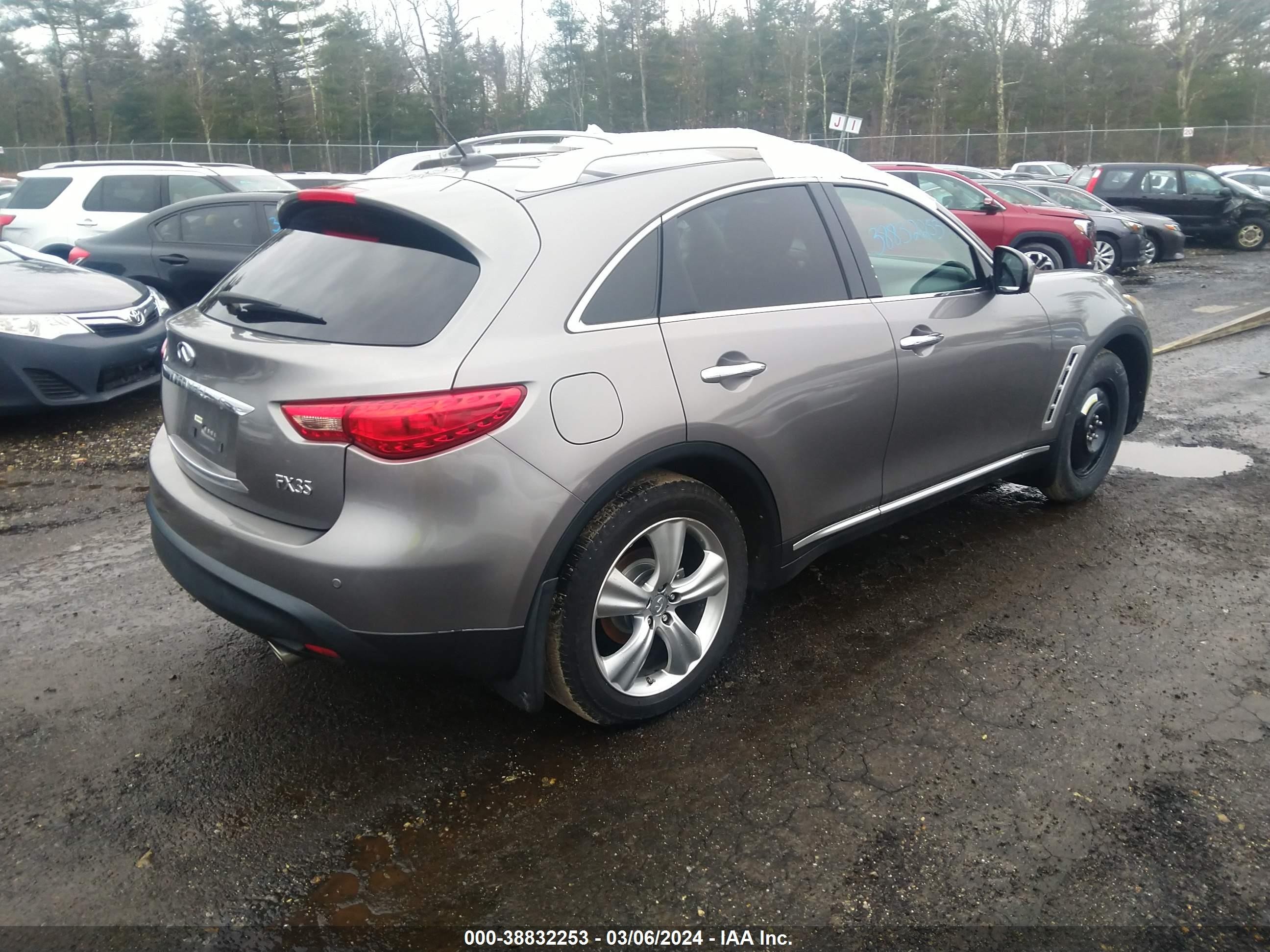 Photo 3 VIN: JNRAS18W99M152037 - INFINITI FX 