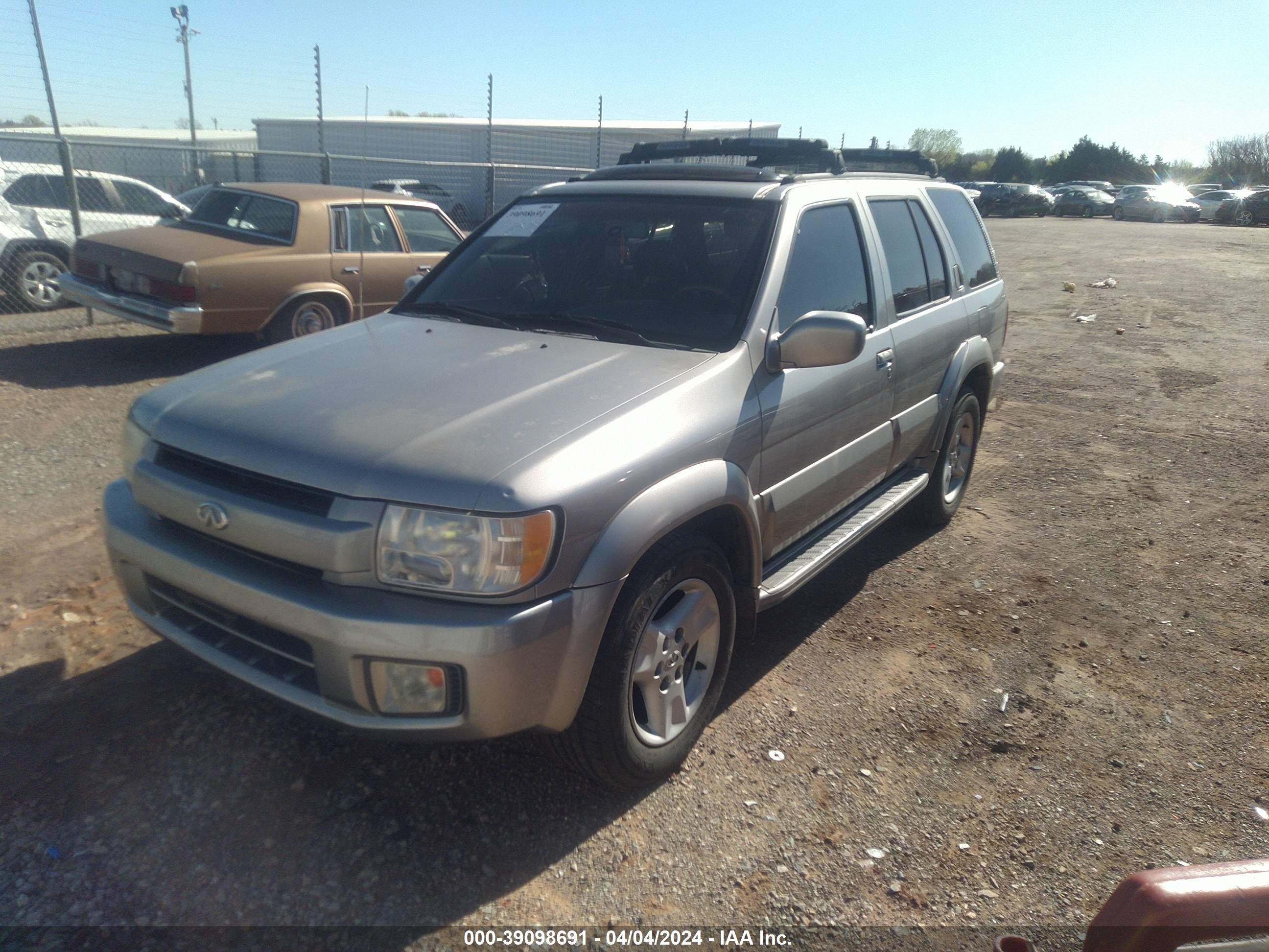 Photo 1 VIN: JNRDR09X11W202352 - INFINITI QX4 