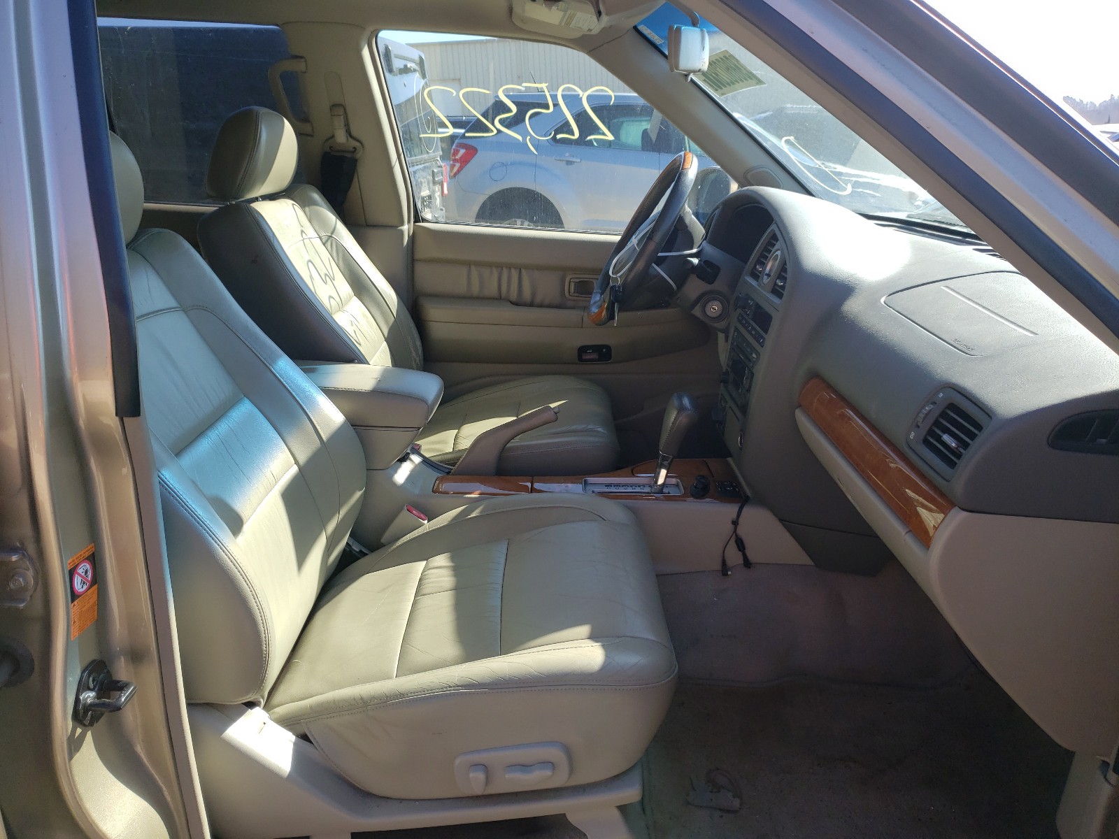 Photo 4 VIN: JNRDR09Y83W304176 - INFINITI QX4 