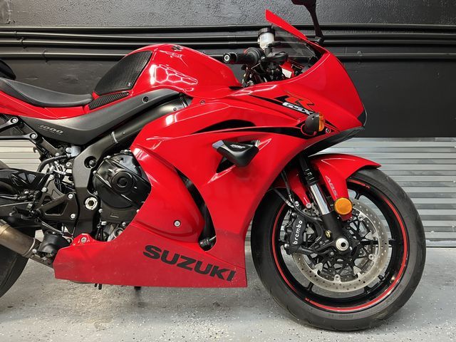 Photo 1 VIN: JS1DM11B0H2100587 - SUZUKI GSX-R1000 