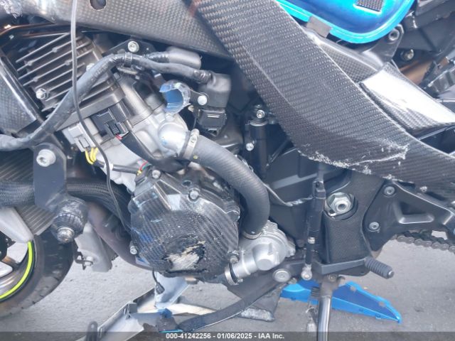 Photo 8 VIN: JS1DM11M3N7100082 - SUZUKI GSX-R1000R 