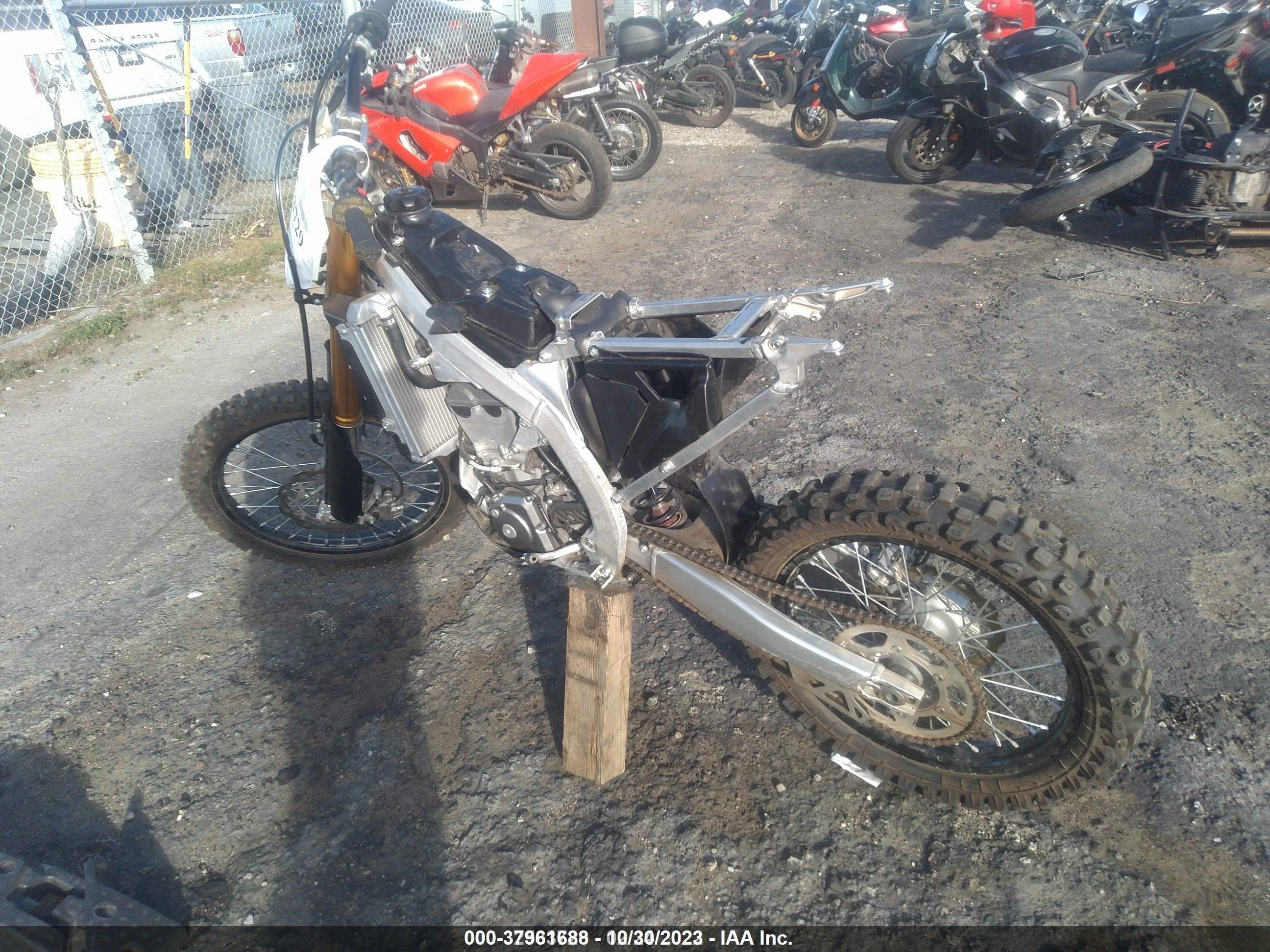 Photo 3 VIN: JS1DZ11C4L7100419 - SUZUKI NULL 