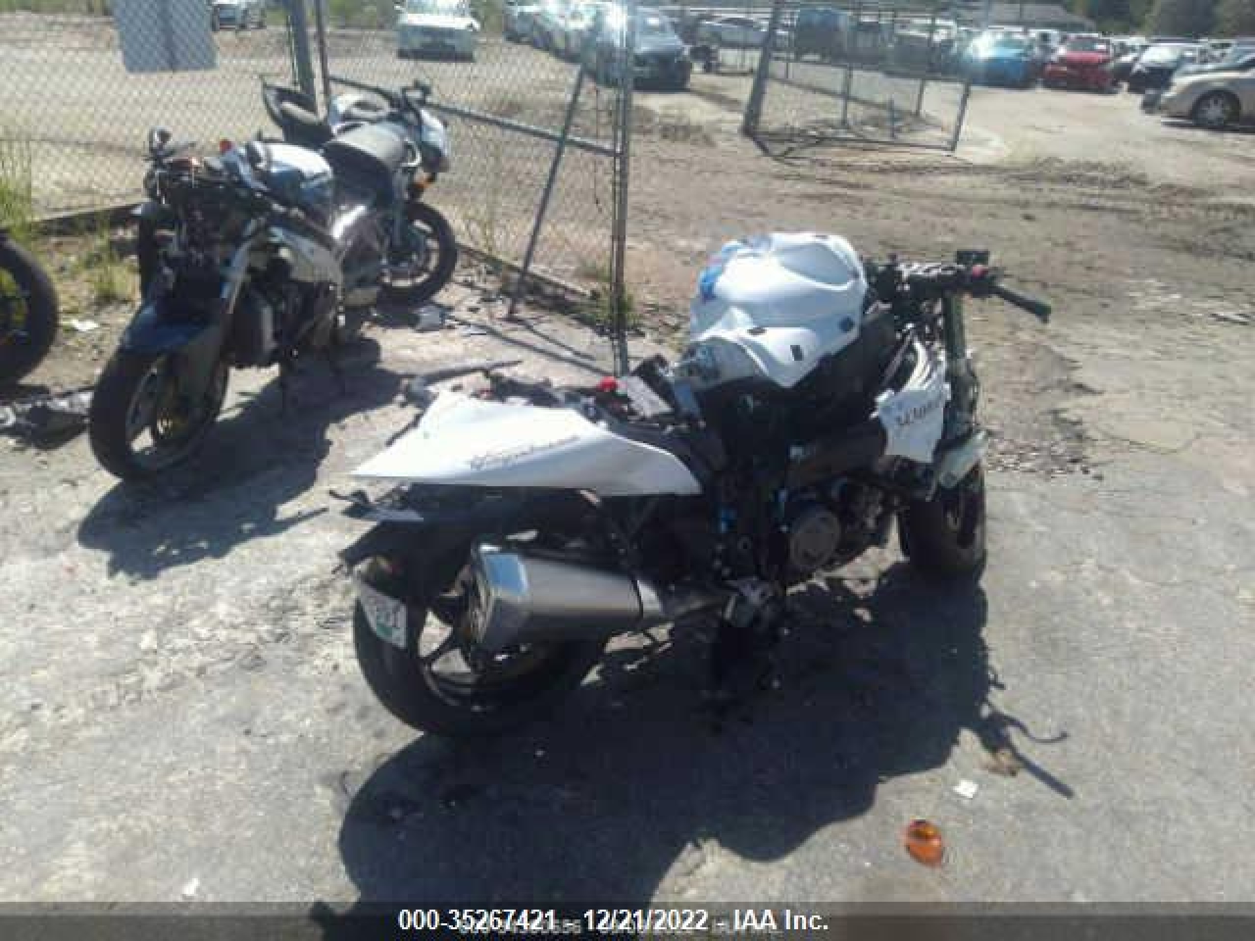 Photo 3 VIN: JS1EJ11B0N7101959 - SUZUKI GSX1300 