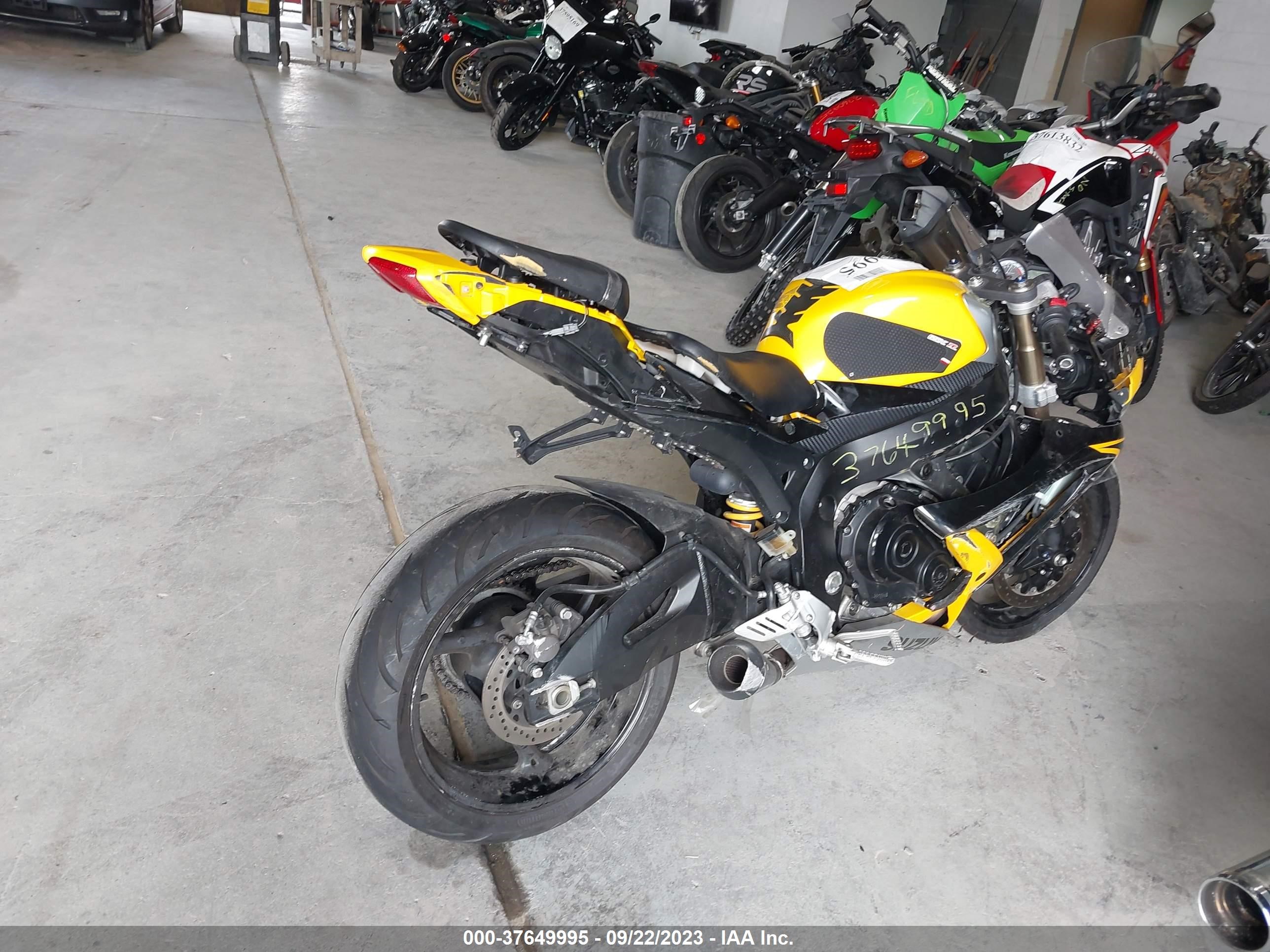 Photo 3 VIN: JS1GN7EA882109679 - SUZUKI NULL 