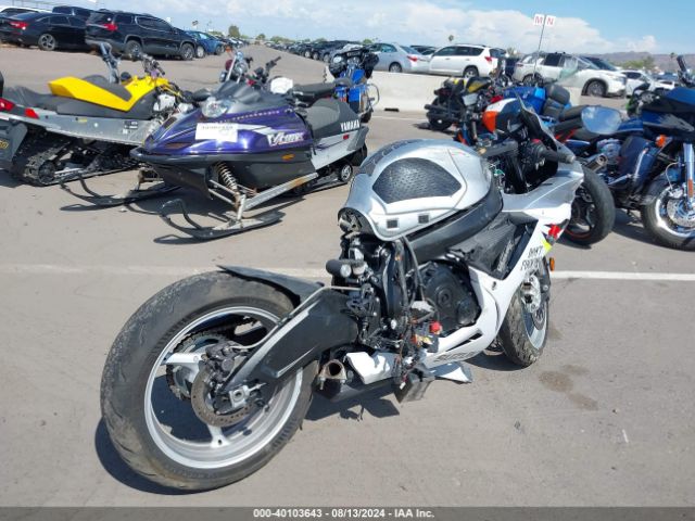 Photo 3 VIN: JS1GN7FA6J2100712 - SUZUKI GSX-R600 