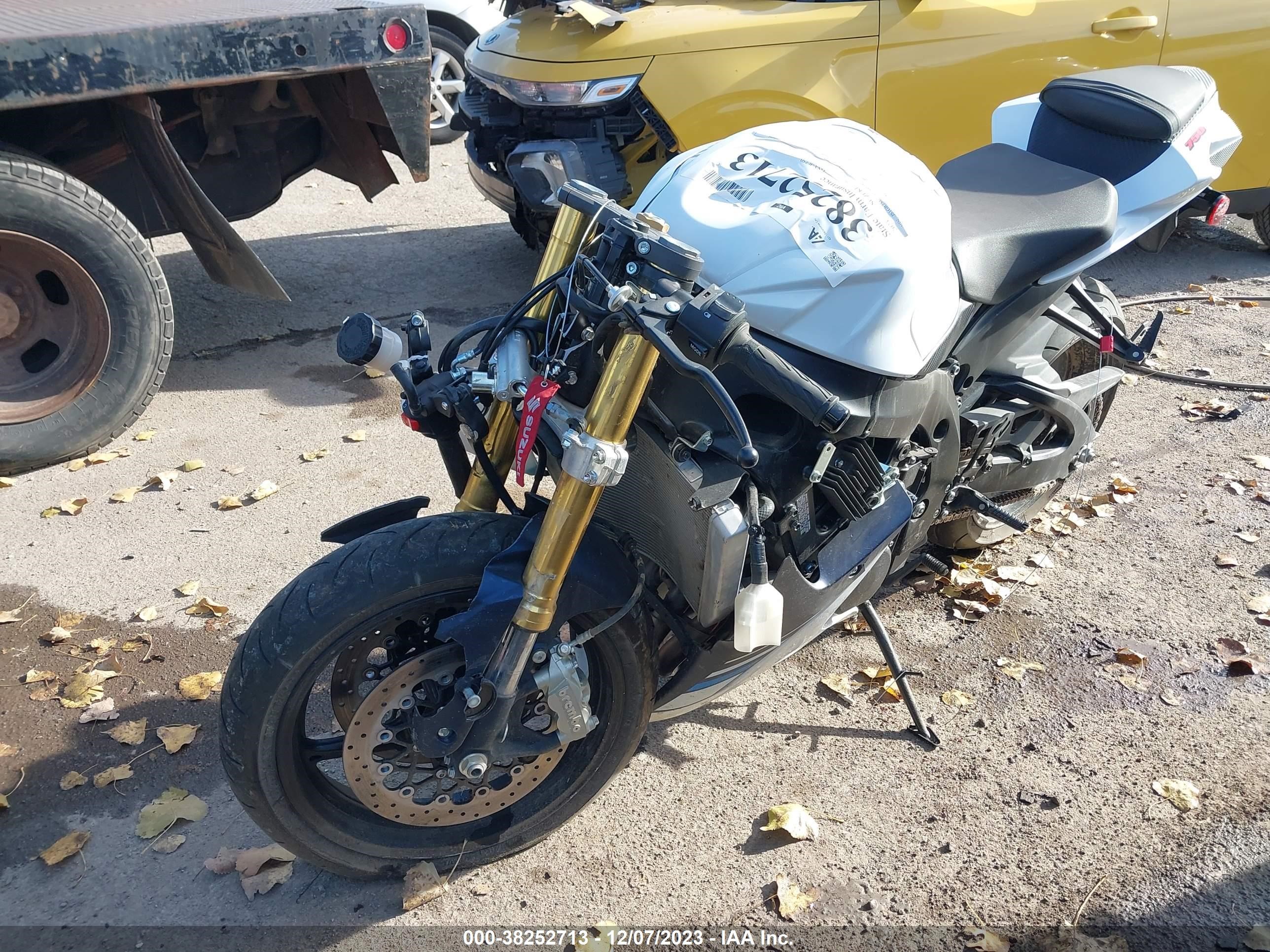 Photo 1 VIN: JS1GR7MA2P7100760 - SUZUKI GSX-R750 