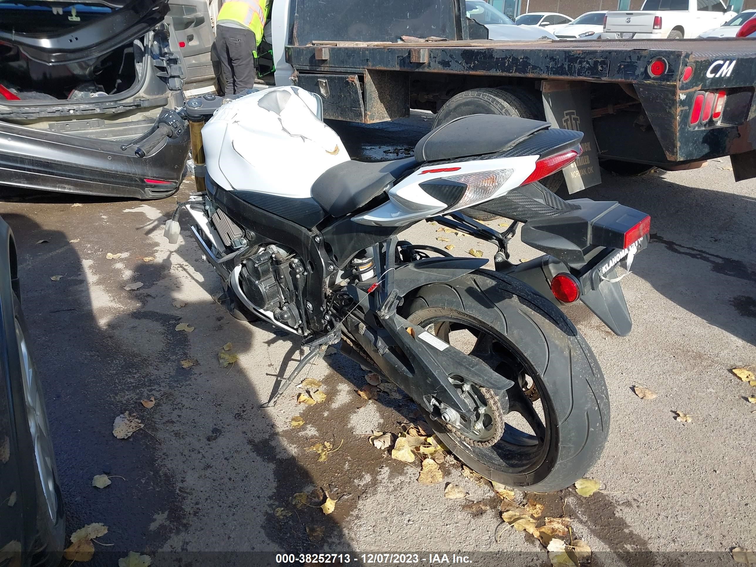 Photo 2 VIN: JS1GR7MA2P7100760 - SUZUKI GSX-R750 