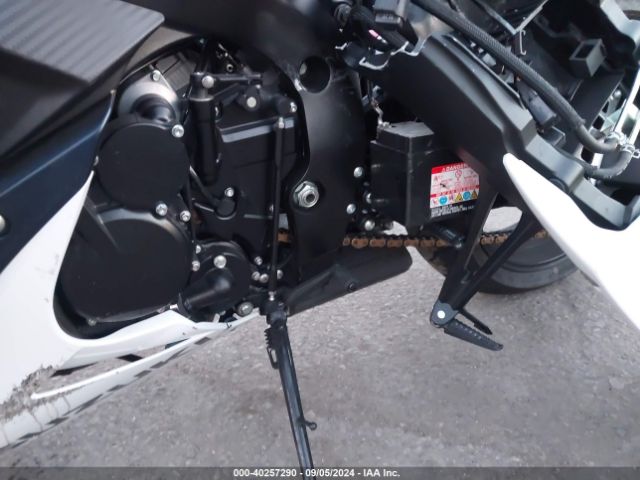 Photo 8 VIN: JS1GR7MA5P7101854 - SUZUKI GSX-R750 