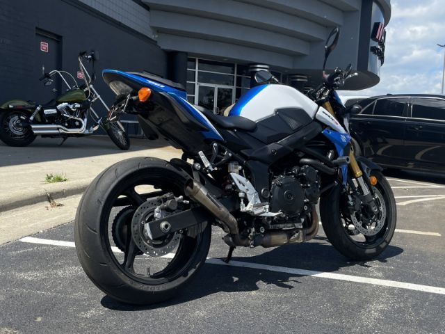 Photo 2 VIN: JS1GR7NA2F2102017 - SUZUKI GSX-S750 