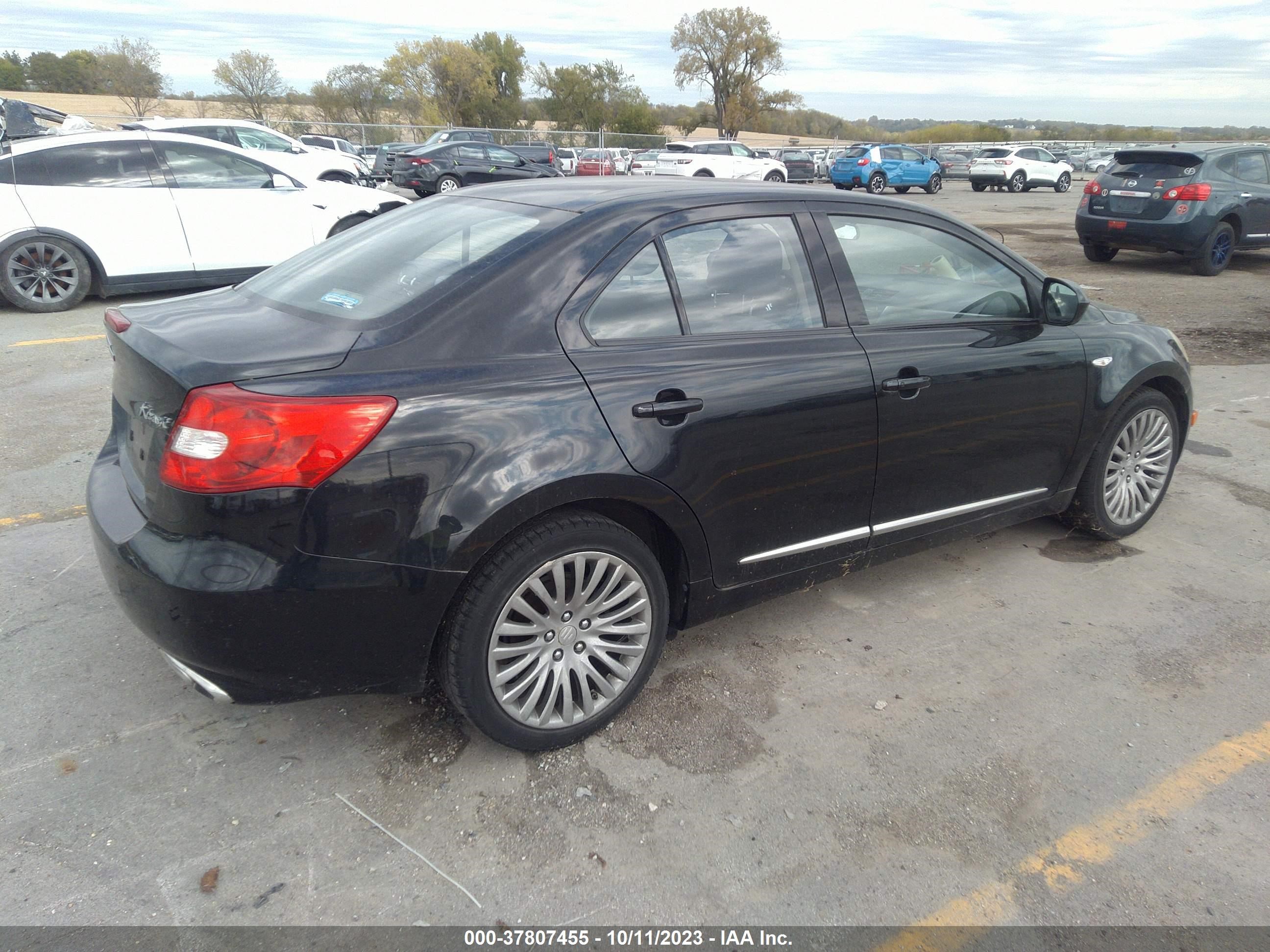 Photo 3 VIN: JS2RE9A37B6111267 - SUZUKI KIZASHI 