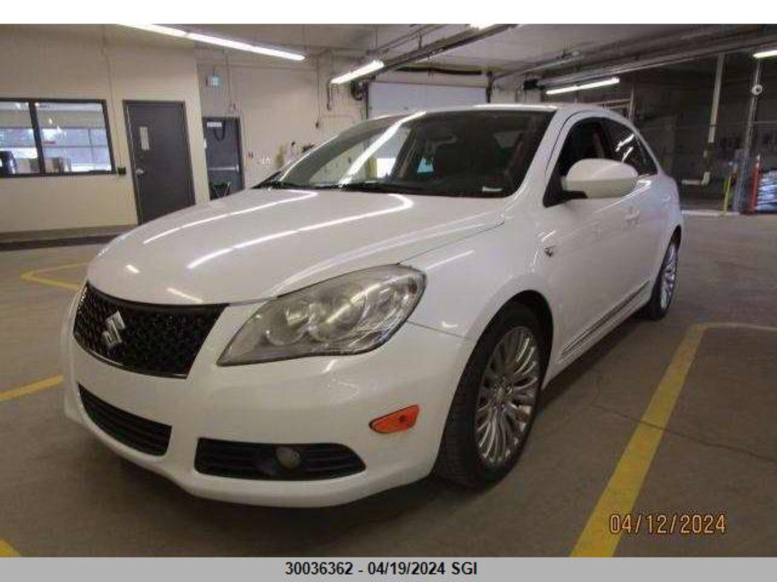 Photo 1 VIN: JS2RF9A72B6100144 - SUZUKI KIZASHI 