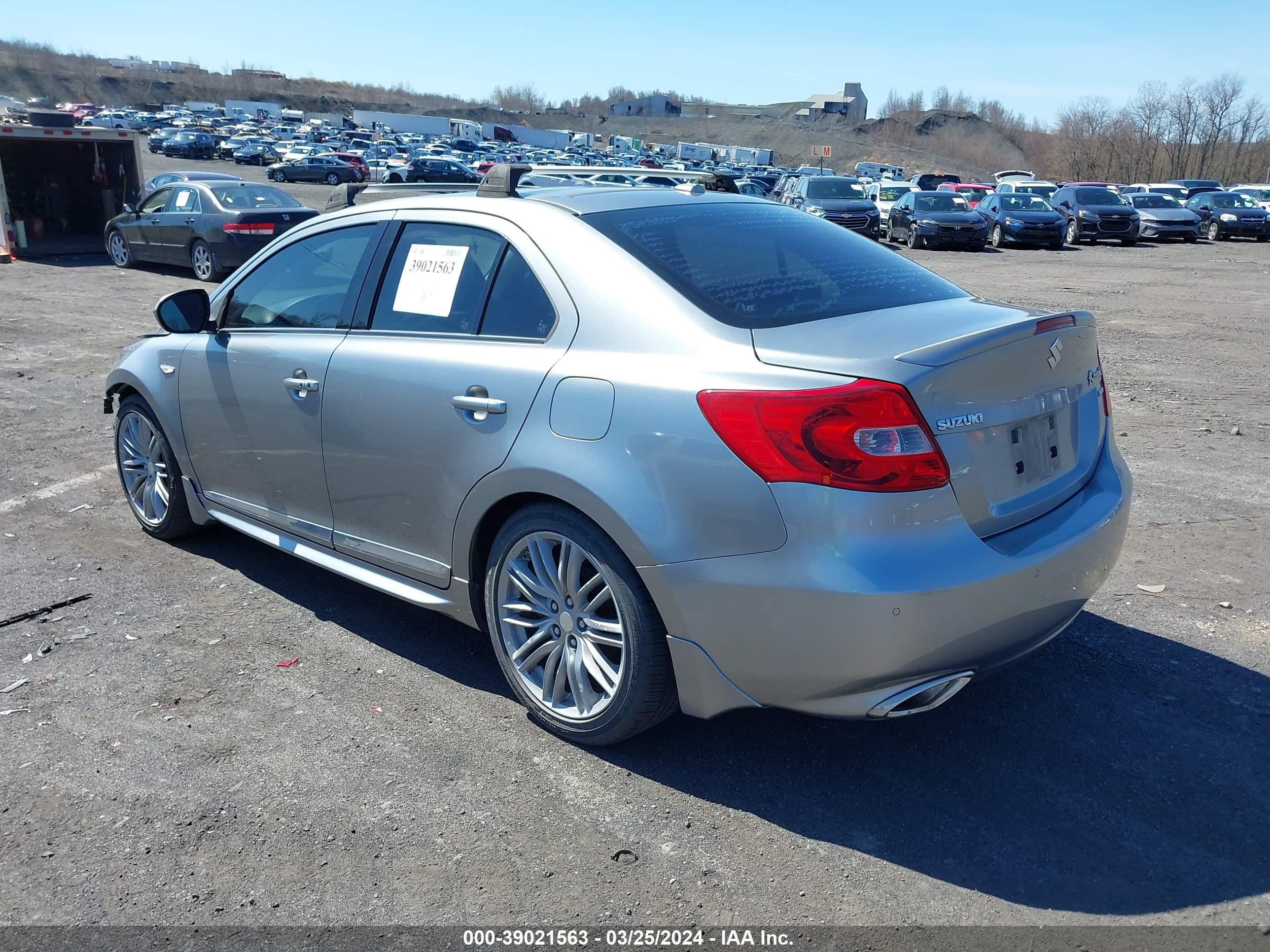 Photo 2 VIN: JS2RF9A8XC6100113 - SUZUKI KIZASHI 