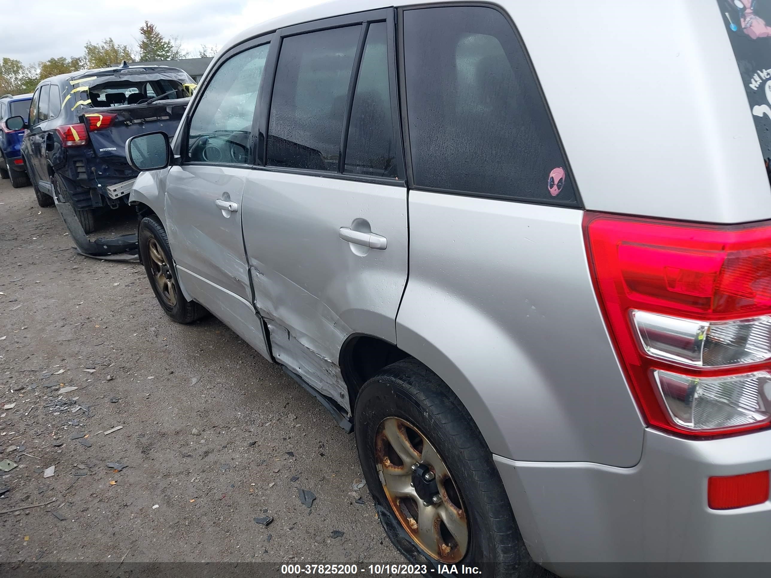 Photo 13 VIN: JS3TD0D22B4100417 - SUZUKI GRAND VITARA 