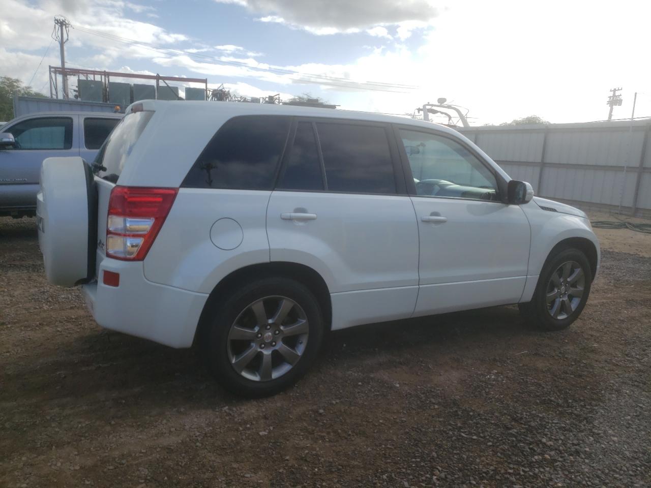 Photo 2 VIN: JS3TE0D34C4100037 - SUZUKI GRAND VITARA 