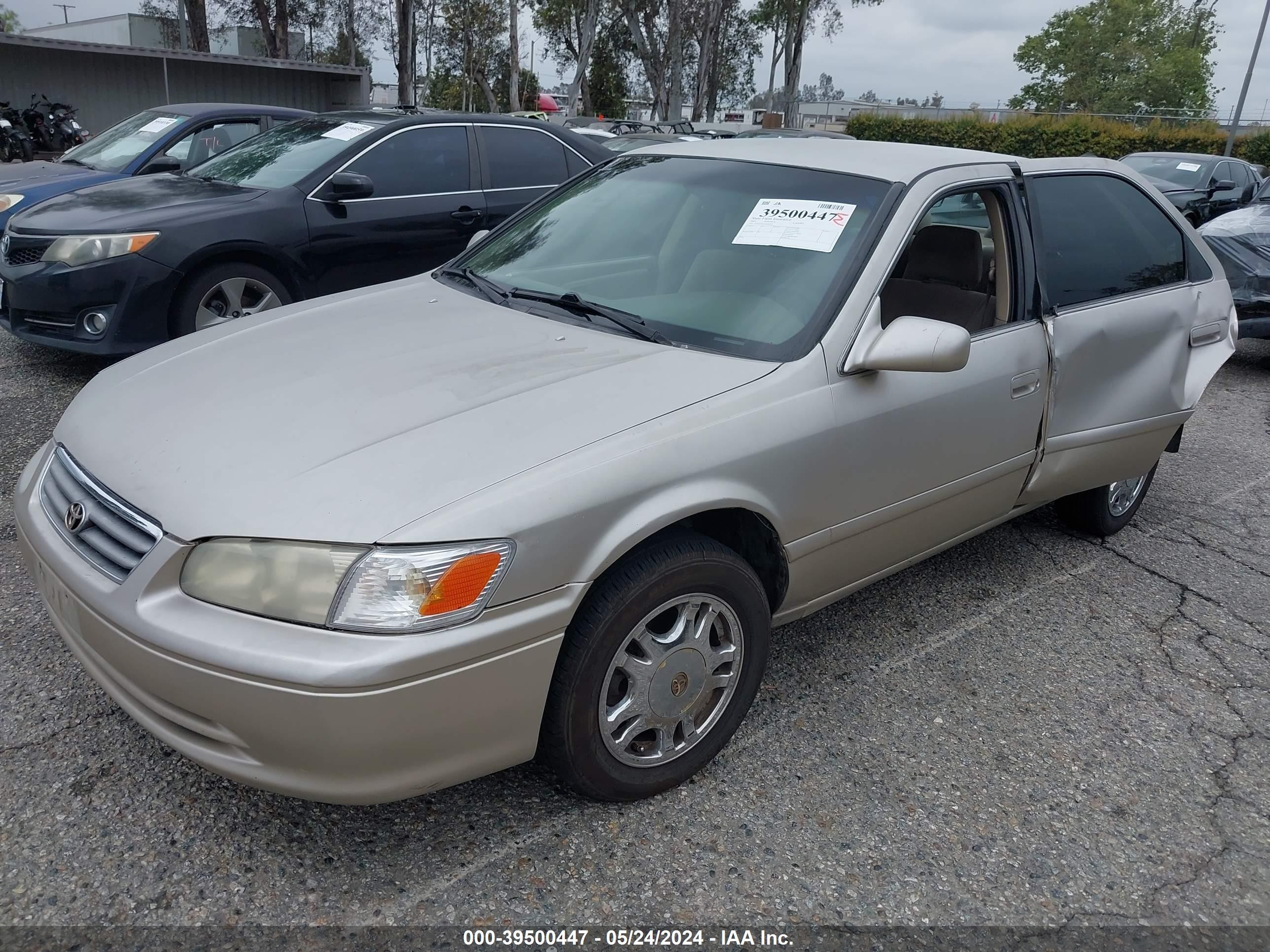 Photo 1 VIN: JT2B422K110539235 - TOYOTA CAMRY 