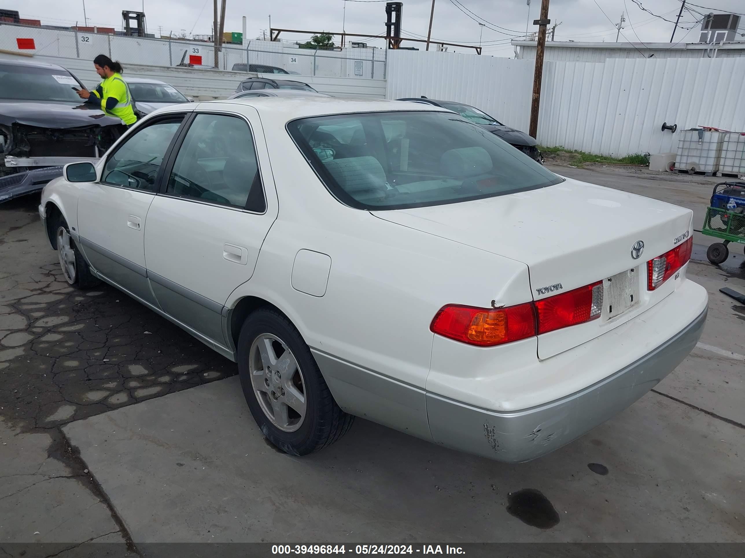 Photo 2 VIN: JT2BF22K210297042 - TOYOTA CAMRY 