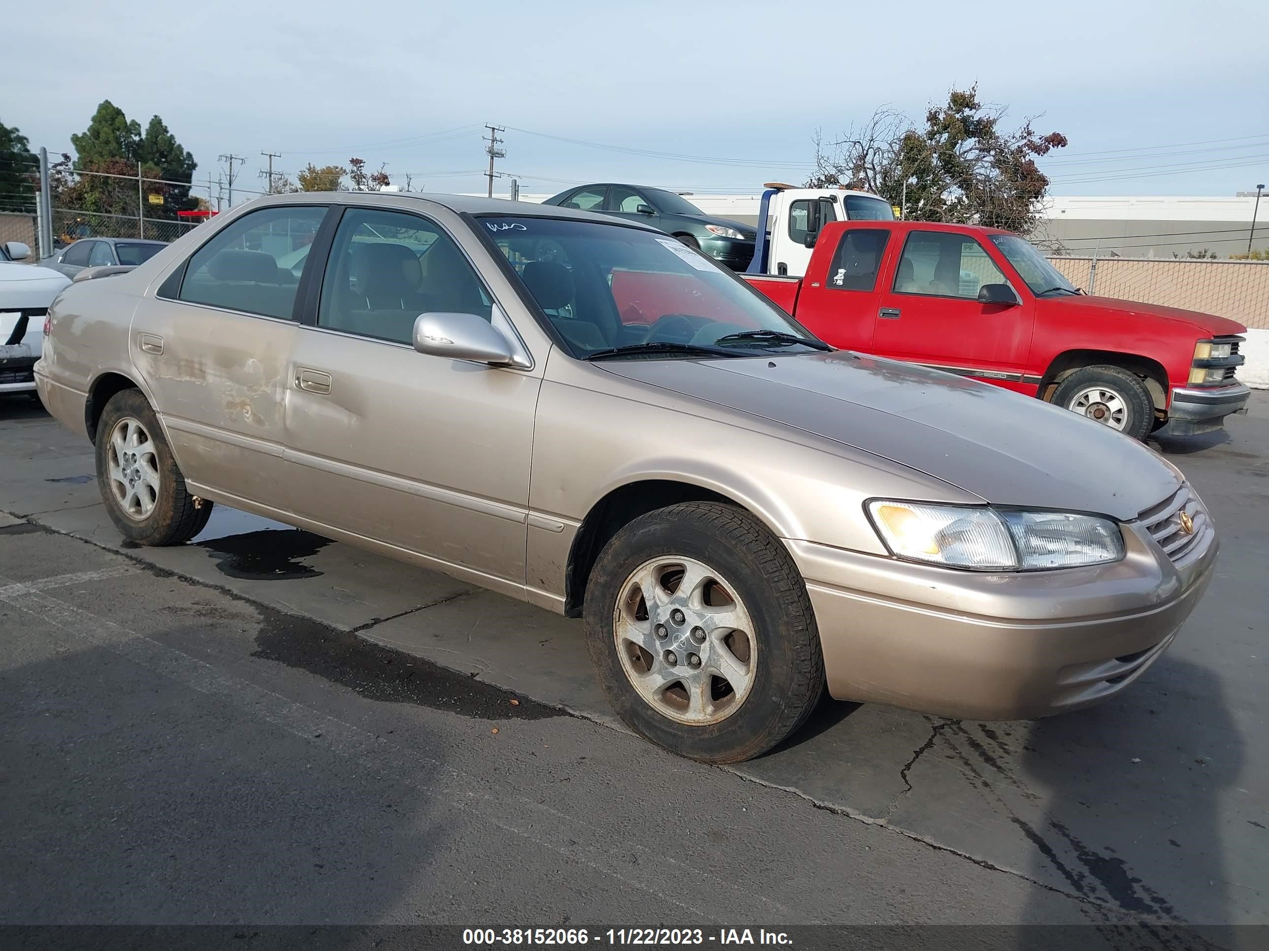 Photo 0 VIN: JT2BF22K2W0119137 - TOYOTA CAMRY 