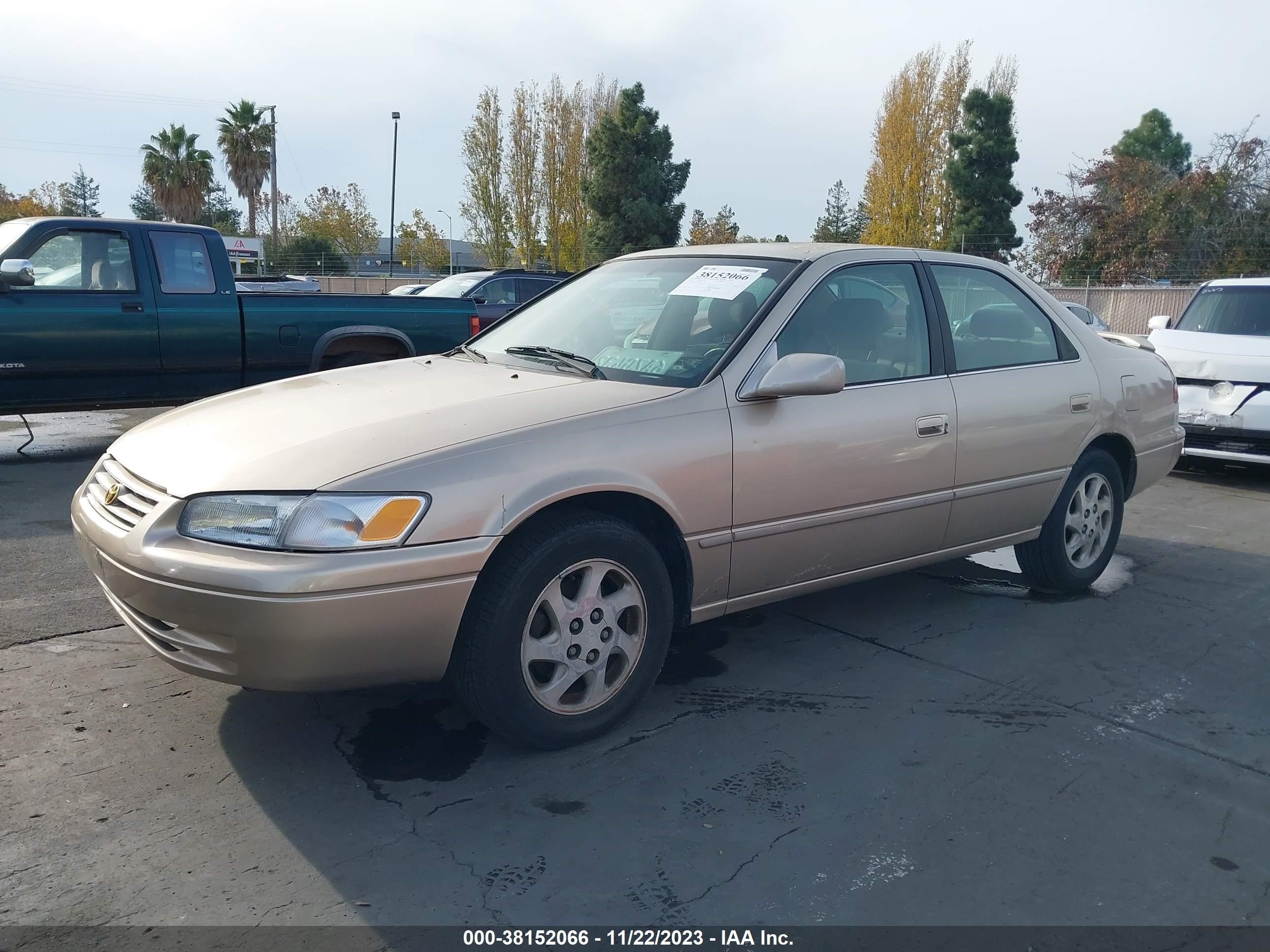 Photo 1 VIN: JT2BF22K2W0119137 - TOYOTA CAMRY 