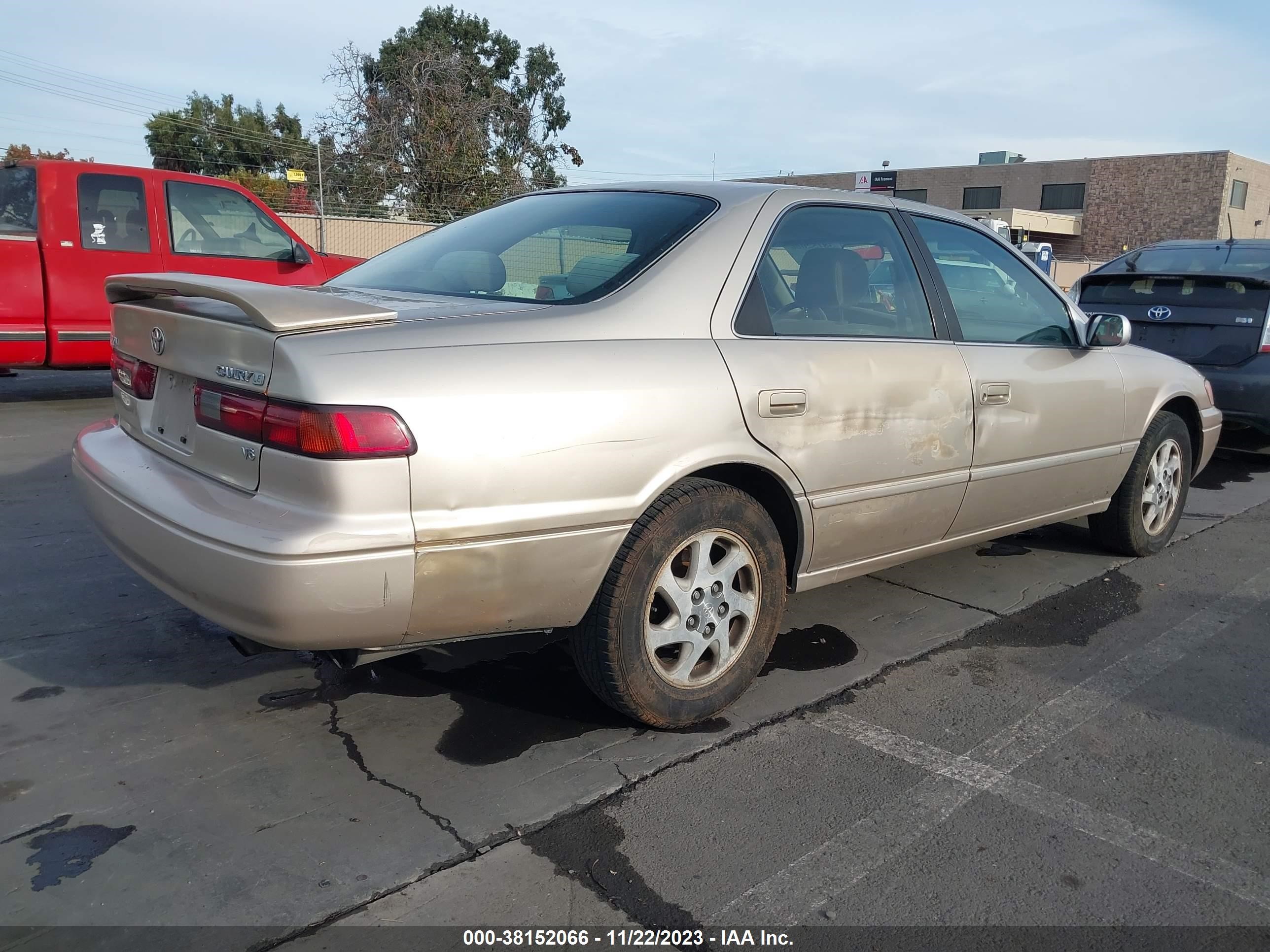 Photo 3 VIN: JT2BF22K2W0119137 - TOYOTA CAMRY 