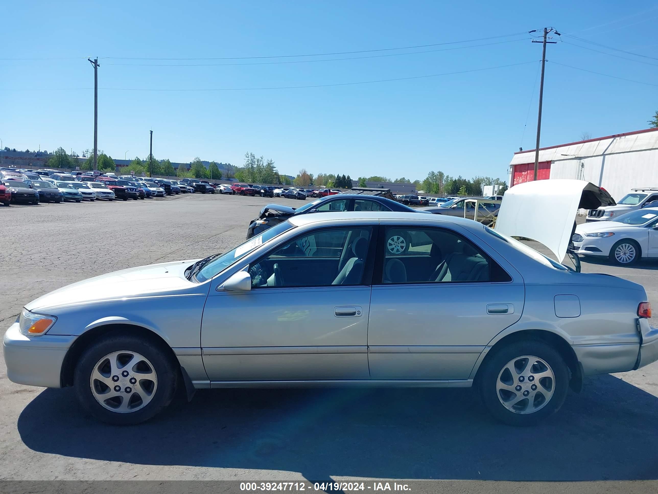 Photo 13 VIN: JT2BF22K2Y0237997 - TOYOTA CAMRY 