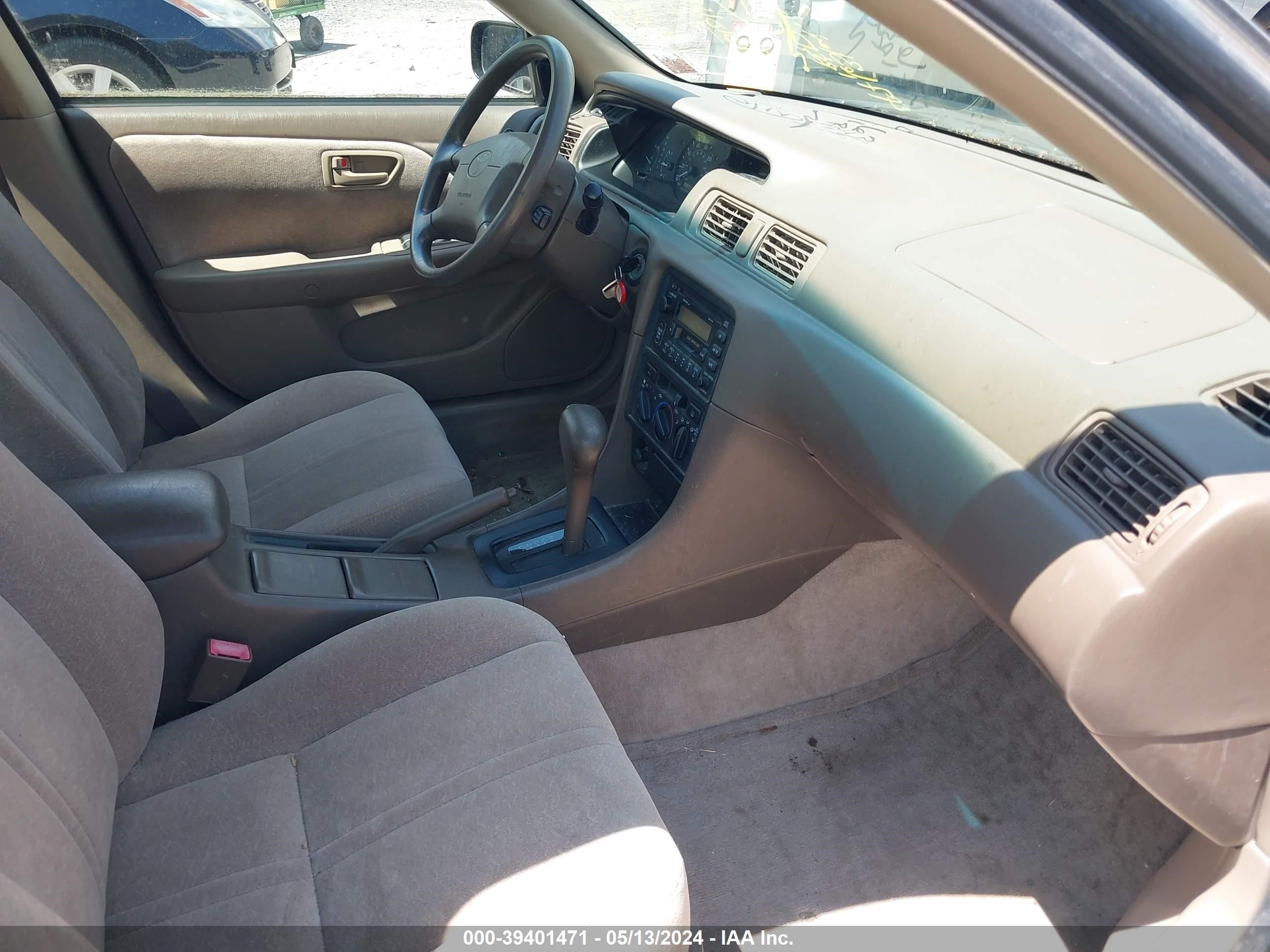 Photo 4 VIN: JT2BF22K4X0223615 - TOYOTA CAMRY 