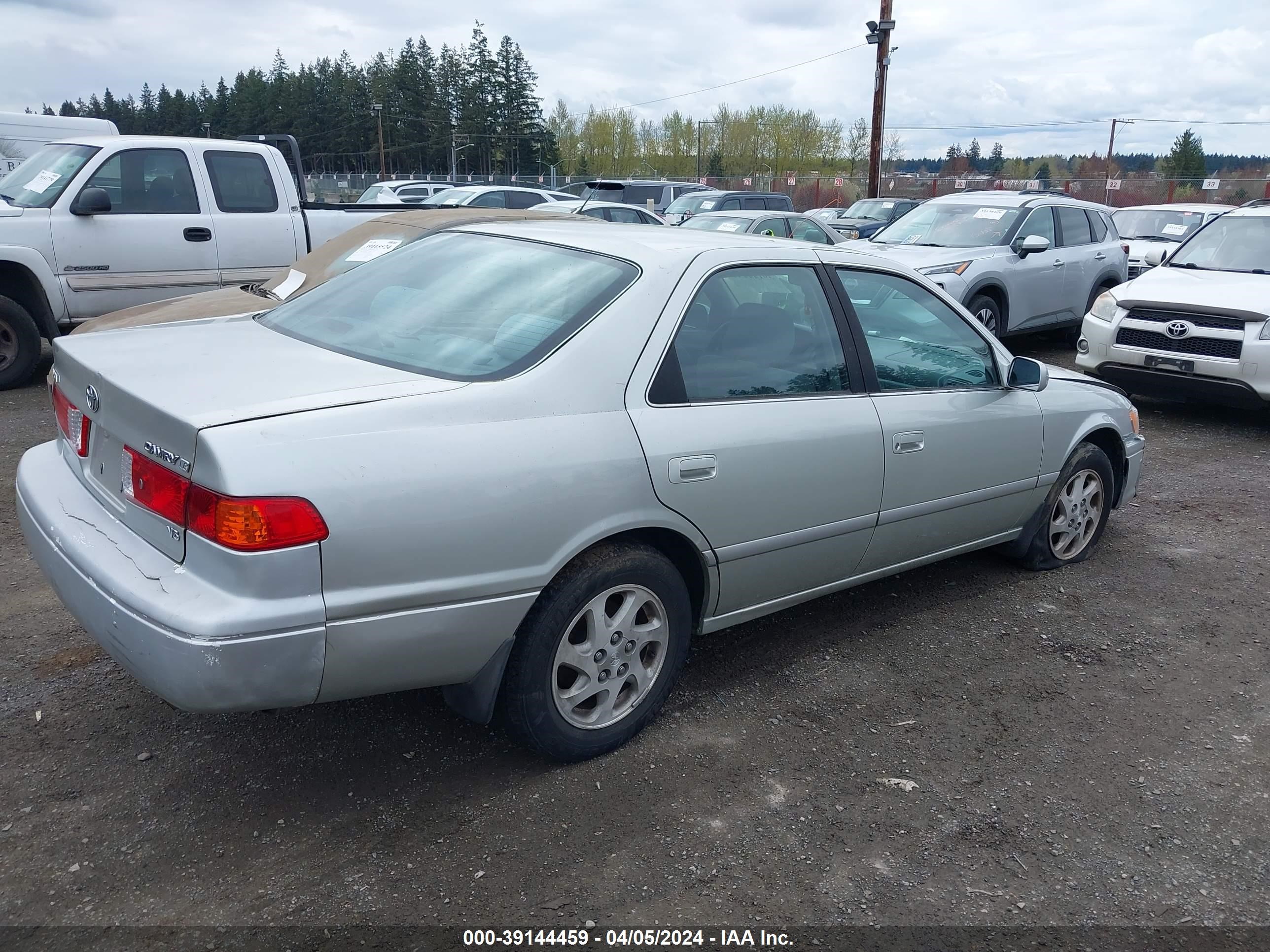 Photo 3 VIN: JT2BF22K4Y0265655 - TOYOTA CAMRY 