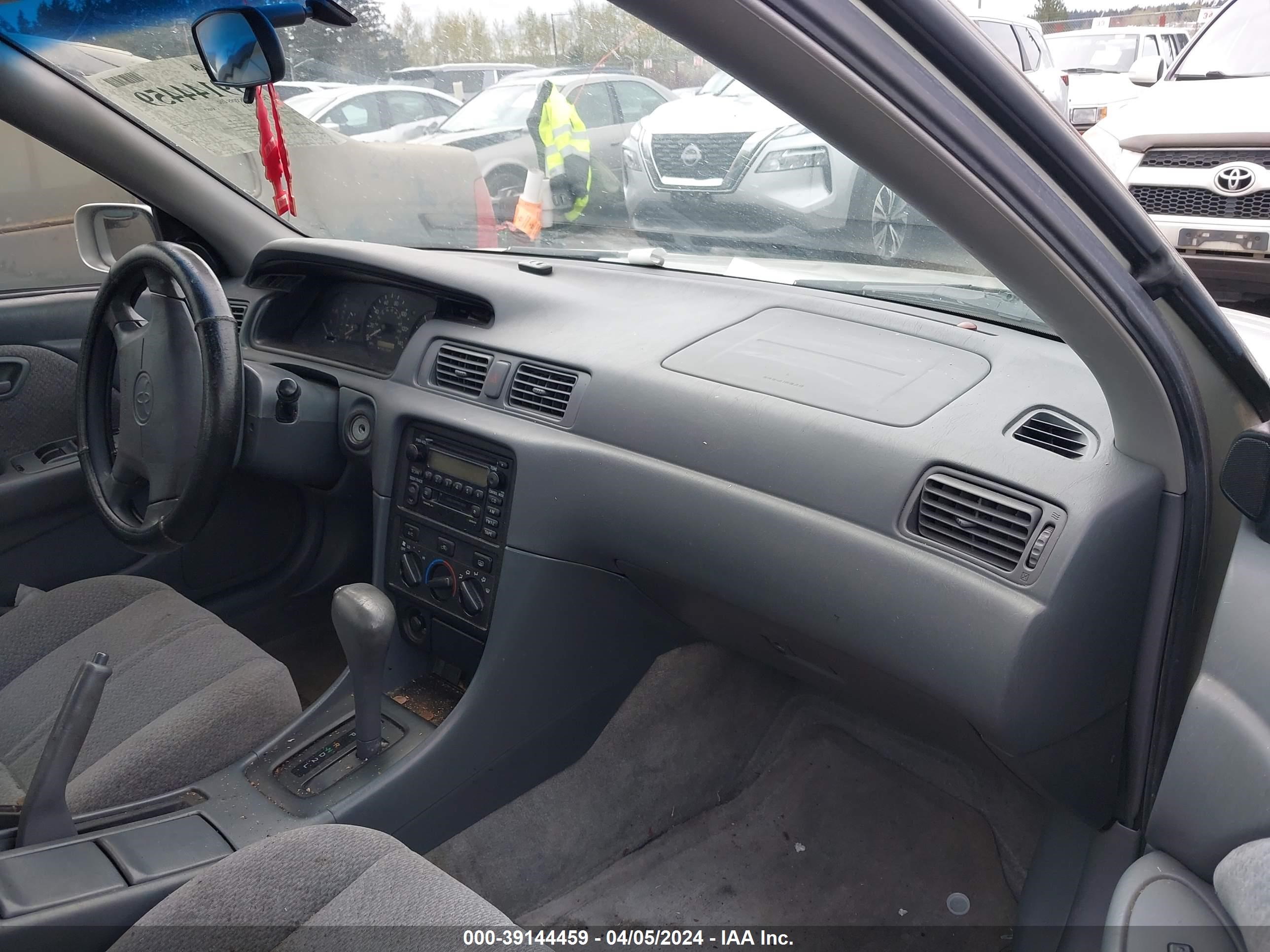 Photo 4 VIN: JT2BF22K4Y0265655 - TOYOTA CAMRY 