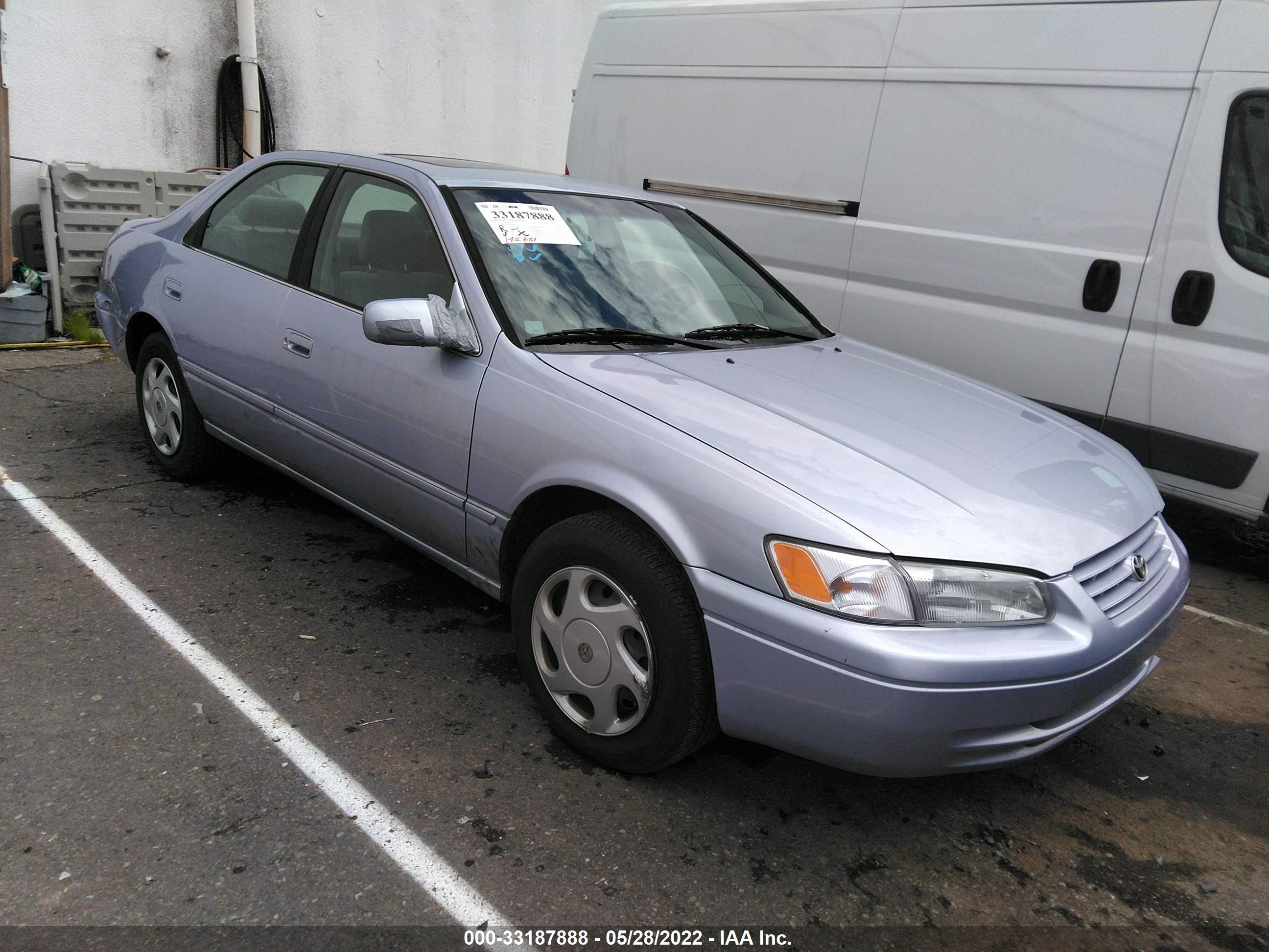 Photo 0 VIN: JT2BF22K9V0031748 - TOYOTA CAMRY 