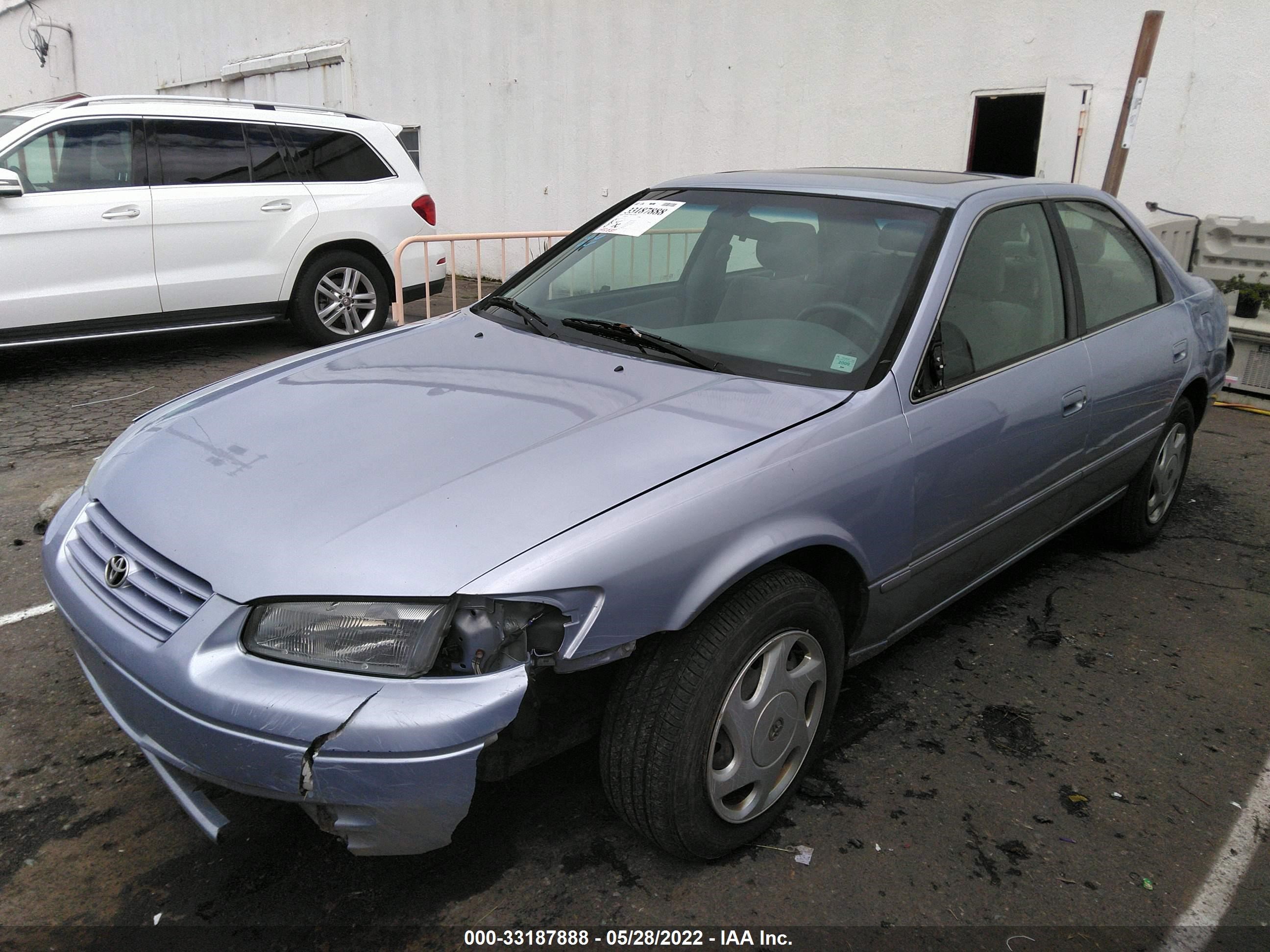 Photo 1 VIN: JT2BF22K9V0031748 - TOYOTA CAMRY 