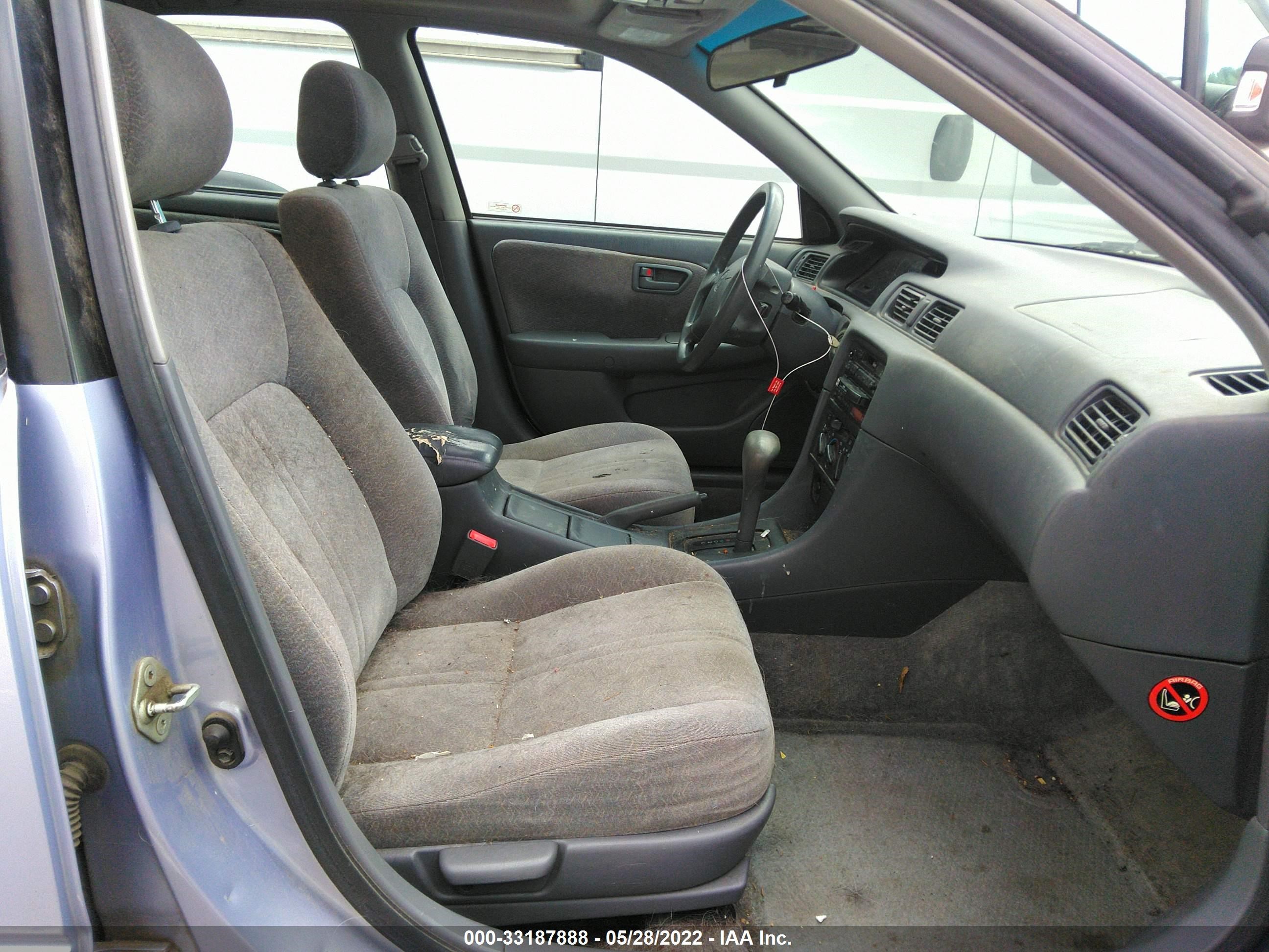 Photo 4 VIN: JT2BF22K9V0031748 - TOYOTA CAMRY 