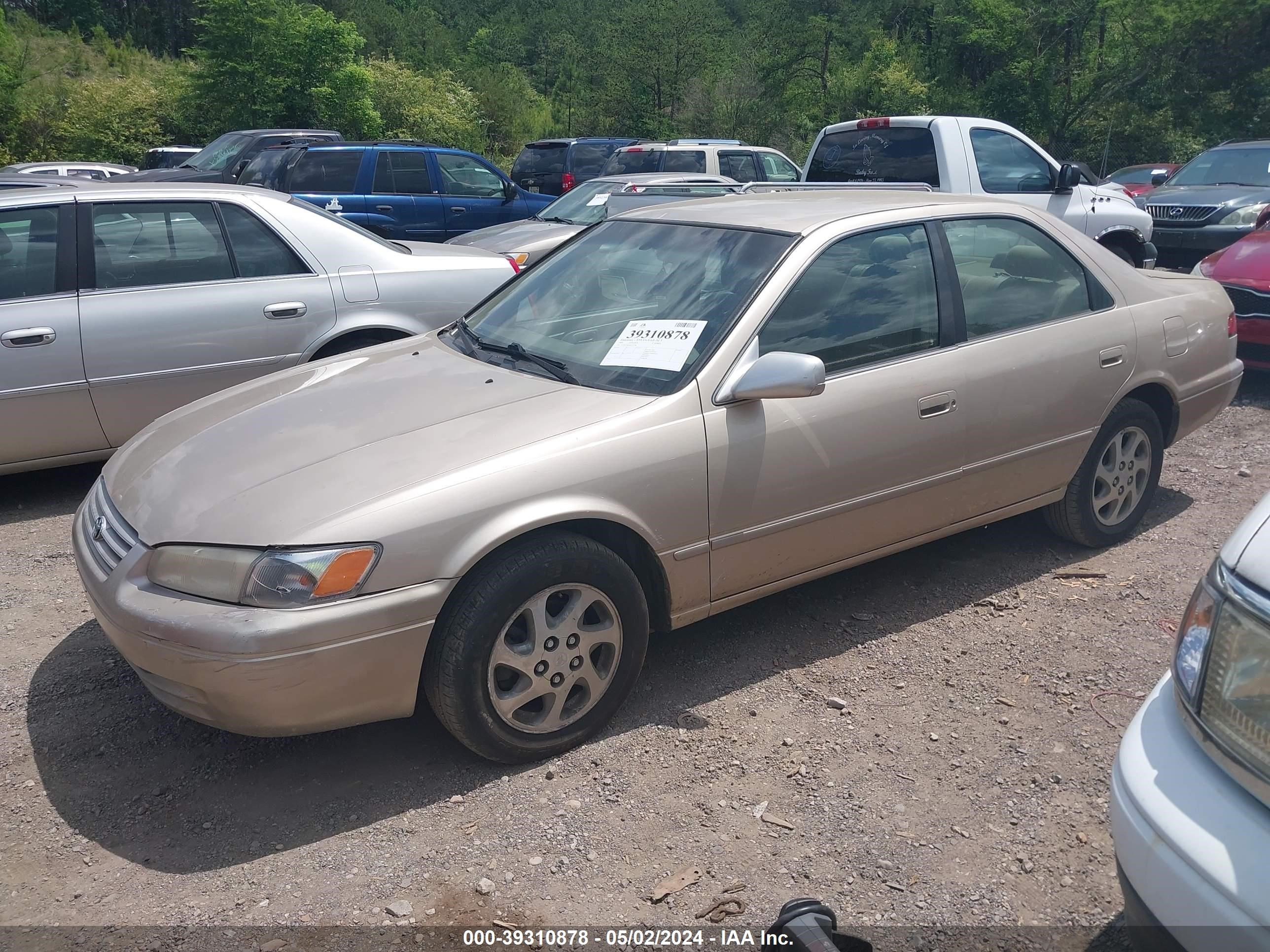 Photo 1 VIN: JT2BF22K9X0232228 - TOYOTA CAMRY LE 