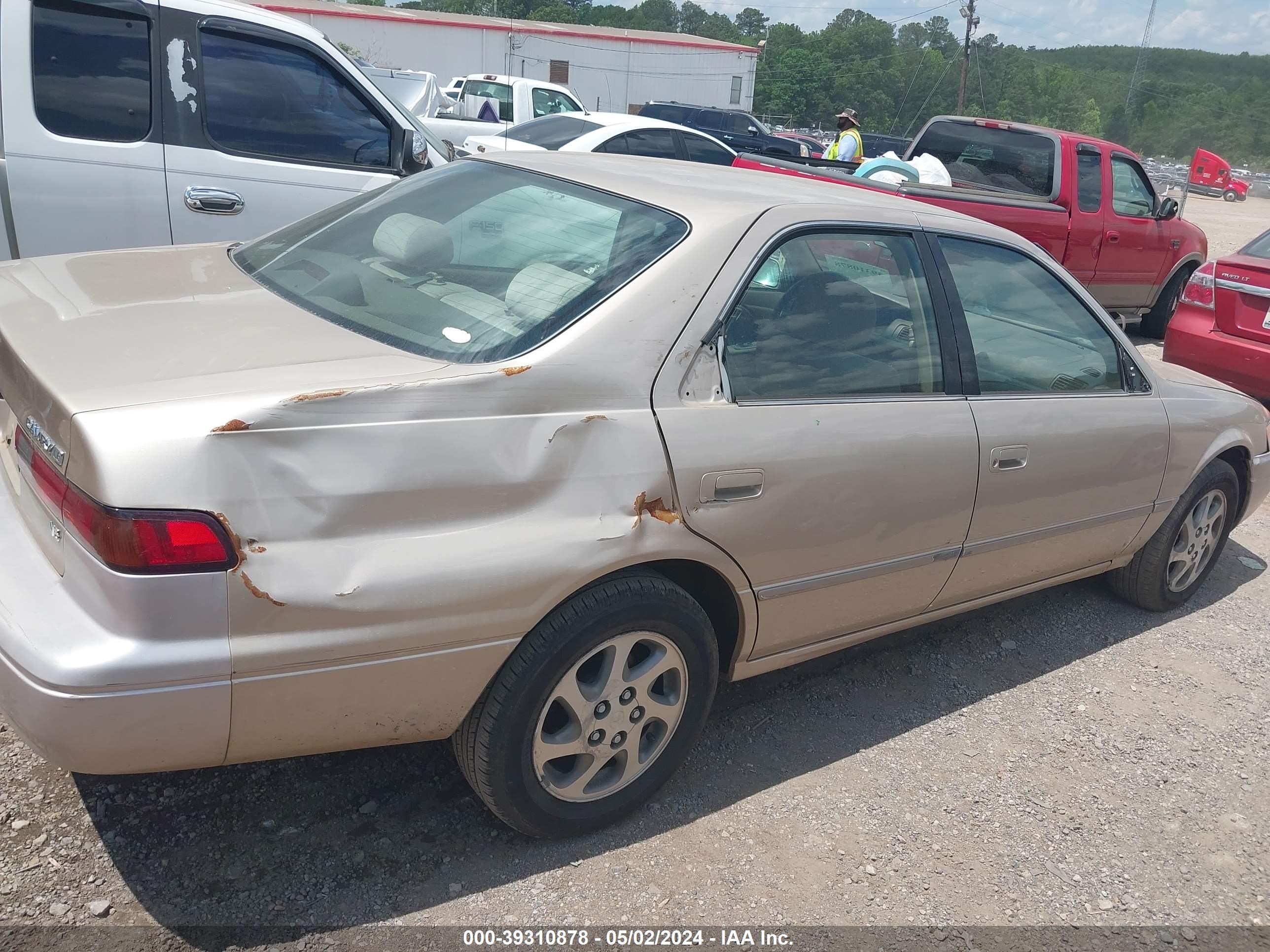 Photo 5 VIN: JT2BF22K9X0232228 - TOYOTA CAMRY LE 