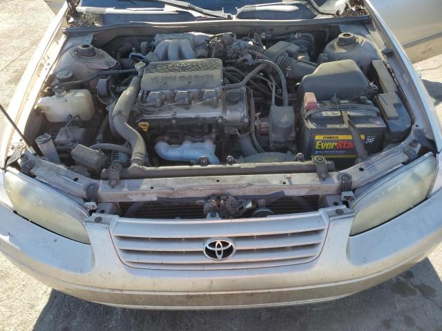 Photo 10 VIN: JT2BF22KXV0071742 - TOYOTA CAMRY LE 