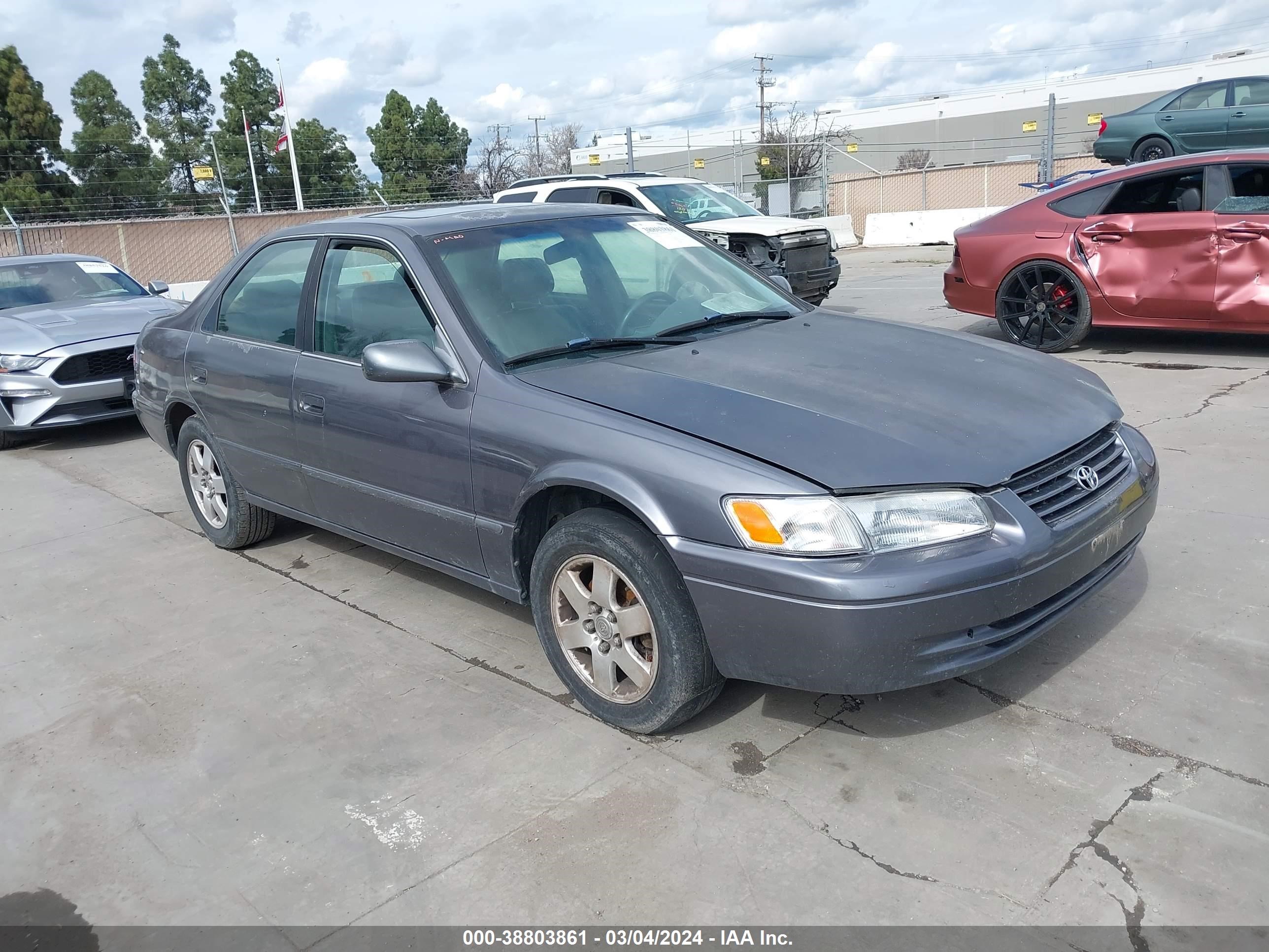 Photo 0 VIN: JT2BF28K0X0211033 - TOYOTA CAMRY 