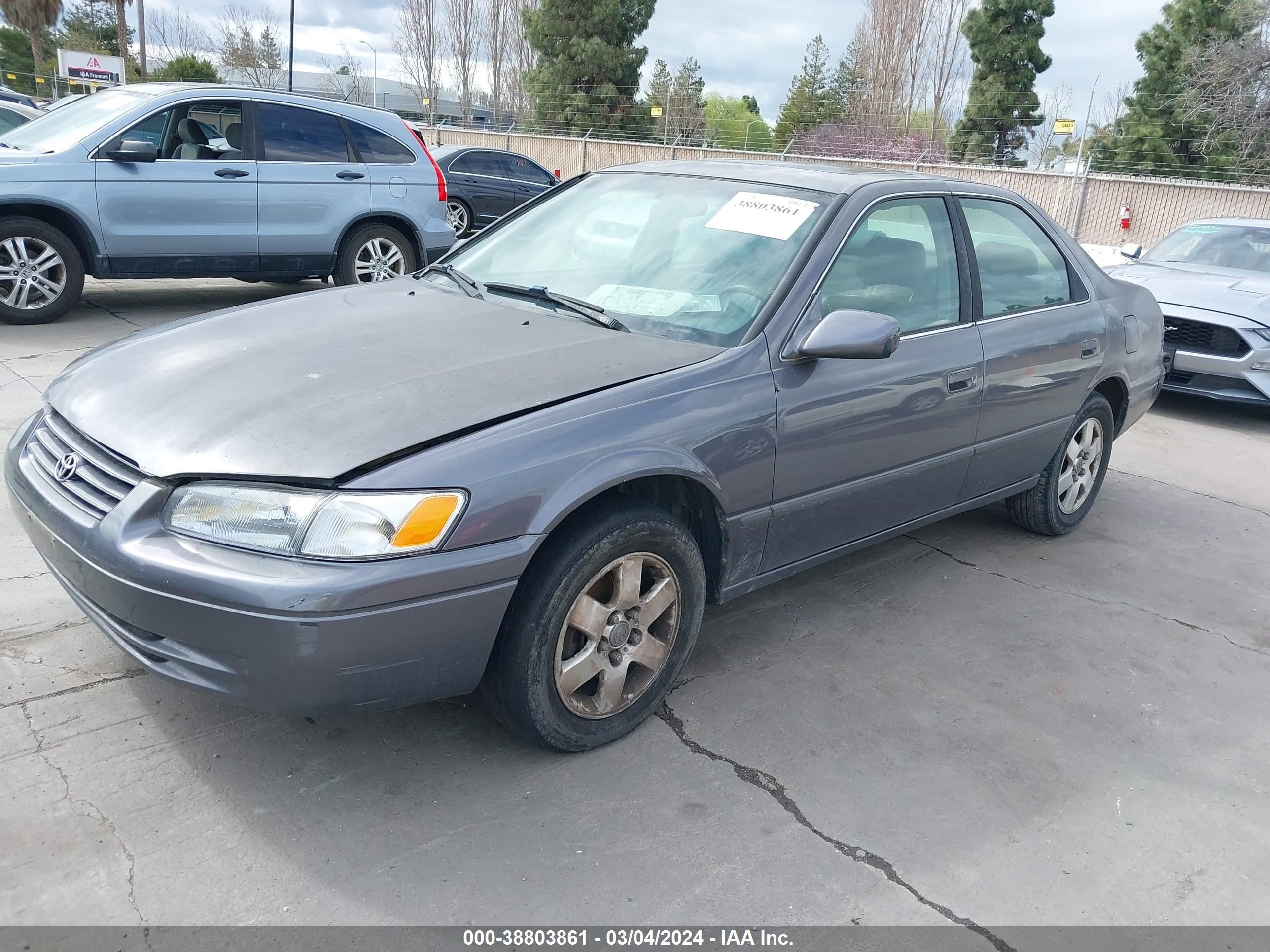 Photo 1 VIN: JT2BF28K0X0211033 - TOYOTA CAMRY 