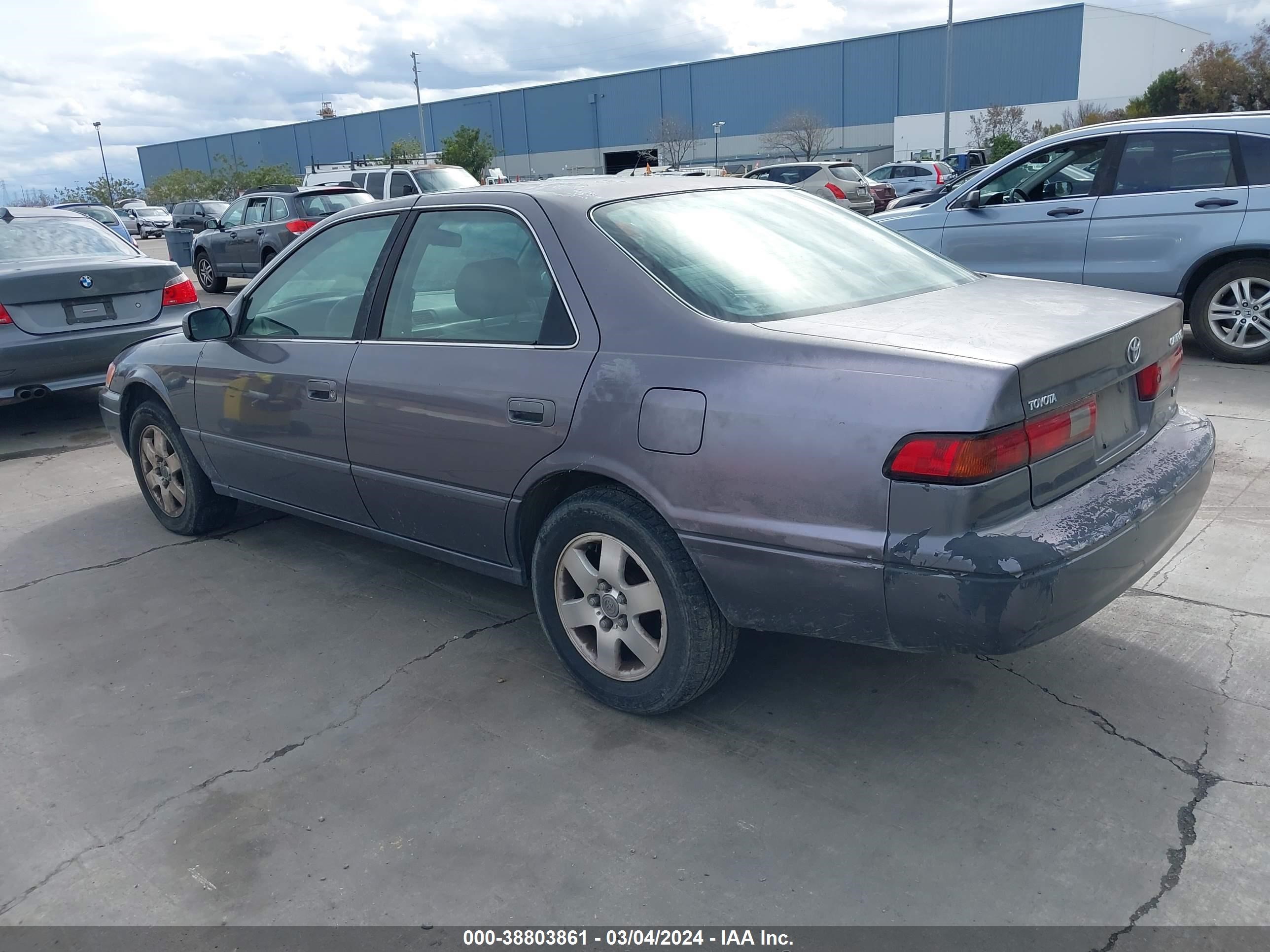 Photo 2 VIN: JT2BF28K0X0211033 - TOYOTA CAMRY 