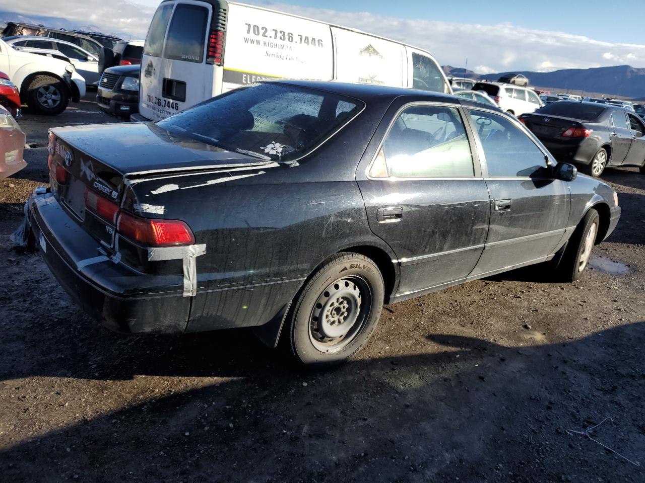 Photo 2 VIN: JT2BF28K2W0135569 - TOYOTA CAMRY 