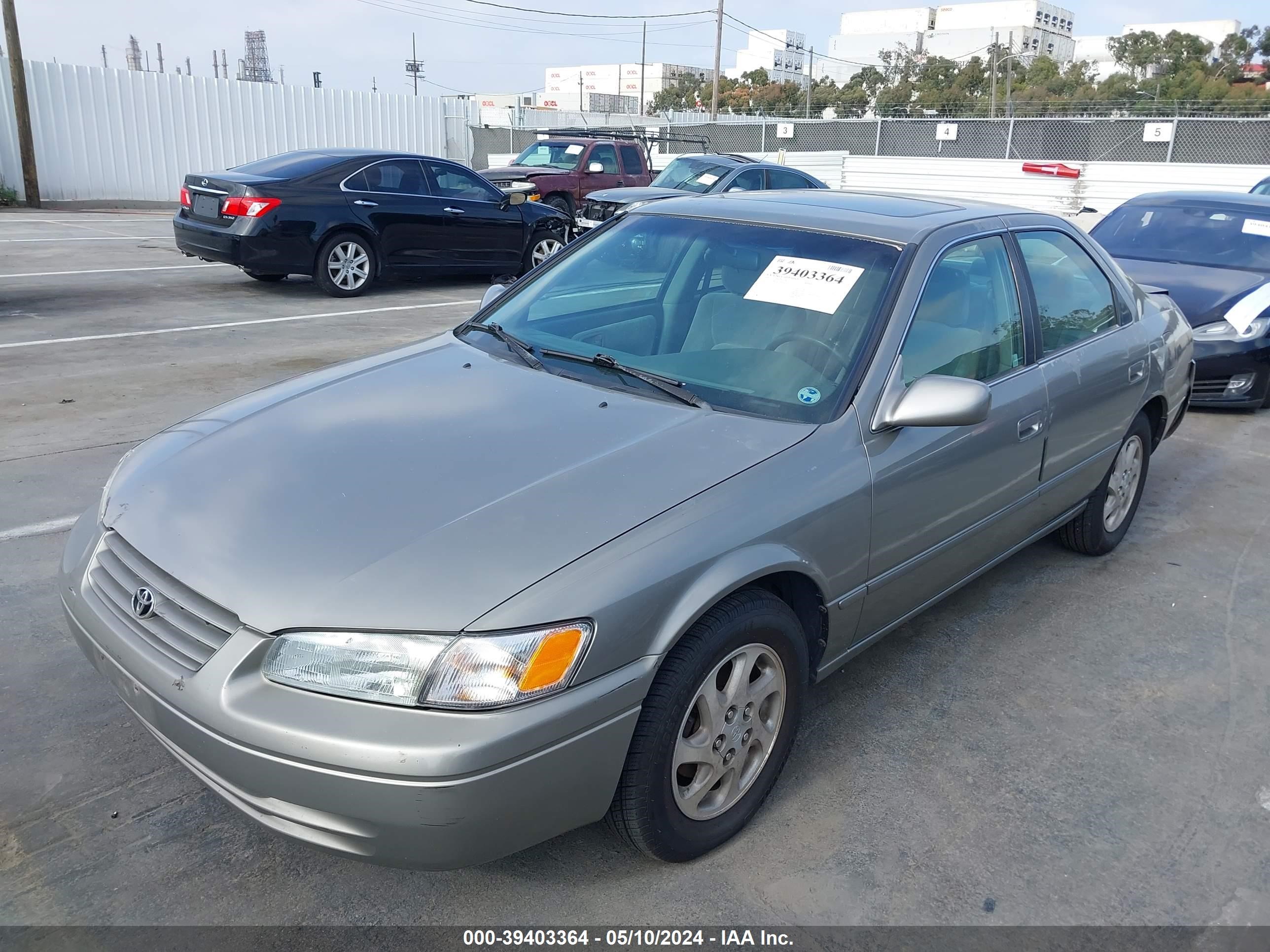 Photo 1 VIN: JT2BF28K2X0158464 - TOYOTA CAMRY 