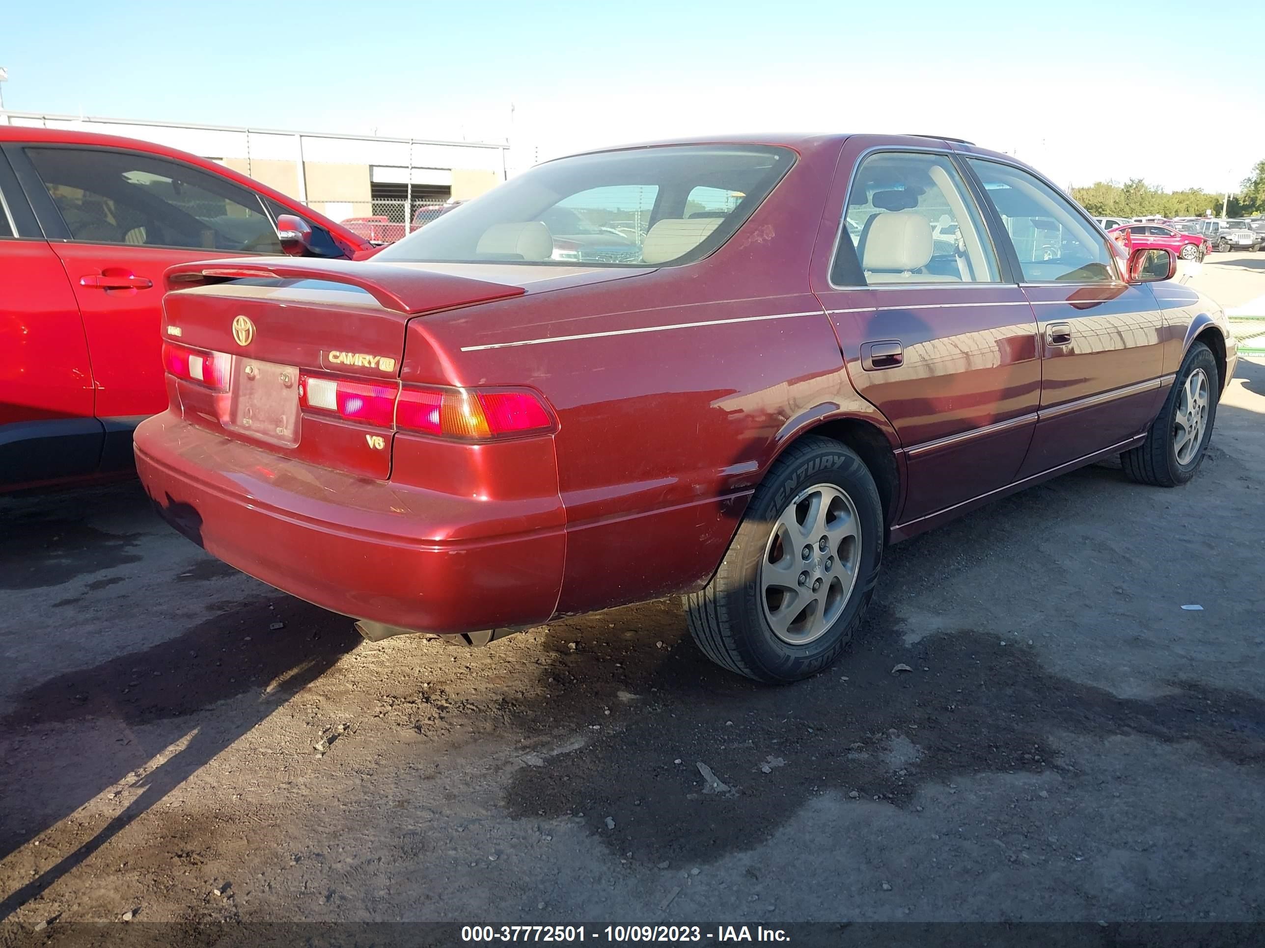 Photo 3 VIN: JT2BF28K3X0173927 - TOYOTA CAMRY 