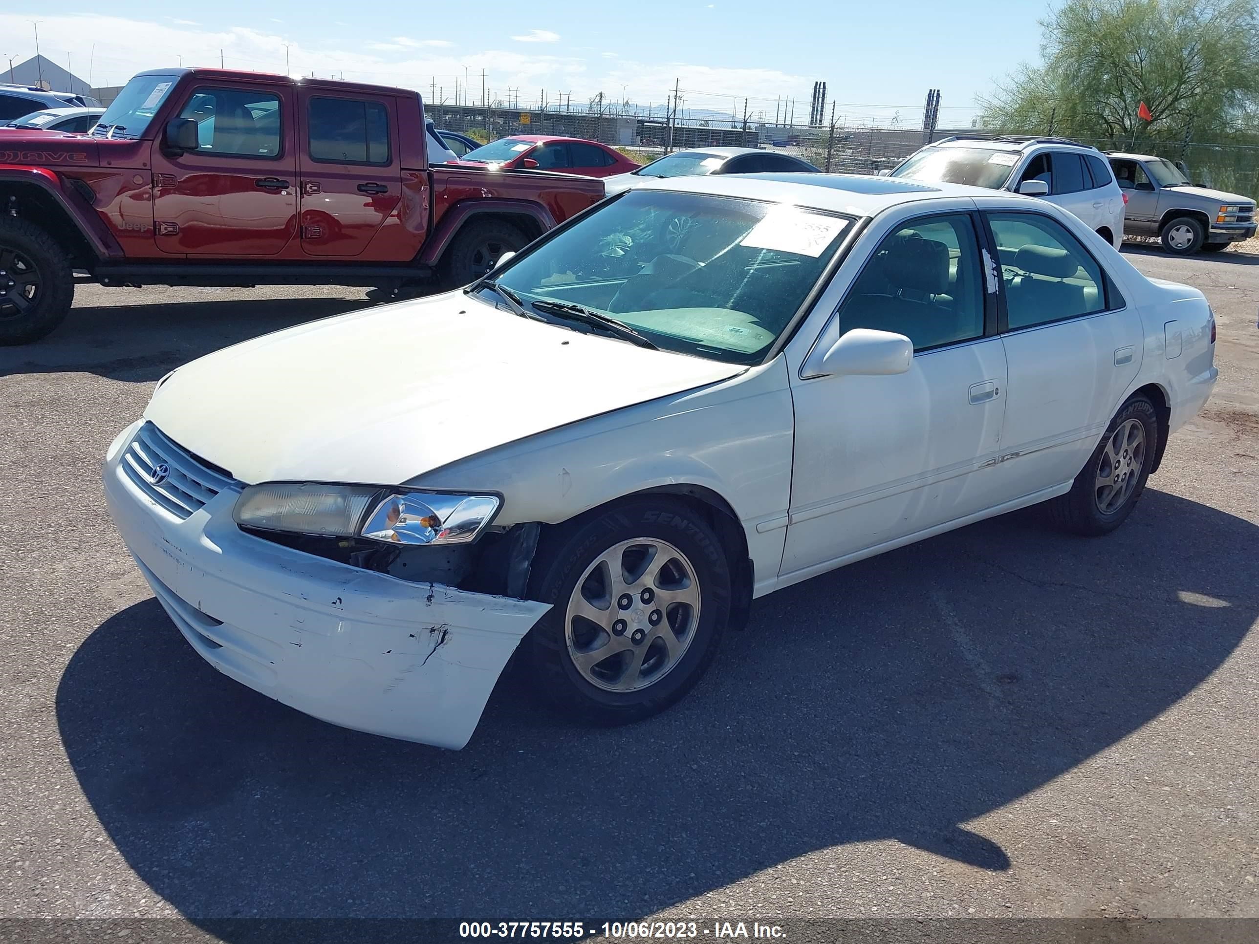 Photo 1 VIN: JT2BF28K3X0207834 - TOYOTA CAMRY 