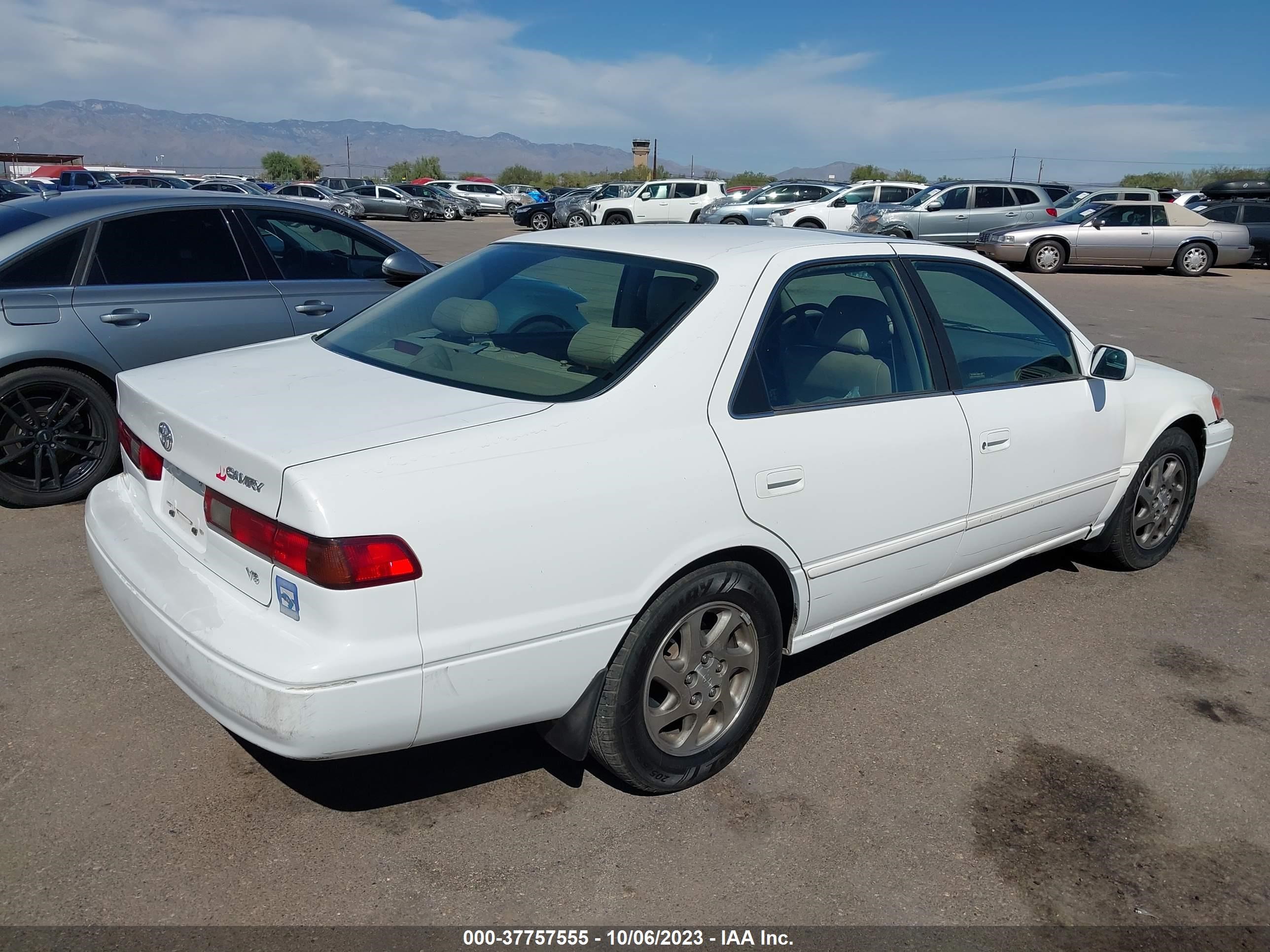 Photo 3 VIN: JT2BF28K3X0207834 - TOYOTA CAMRY 