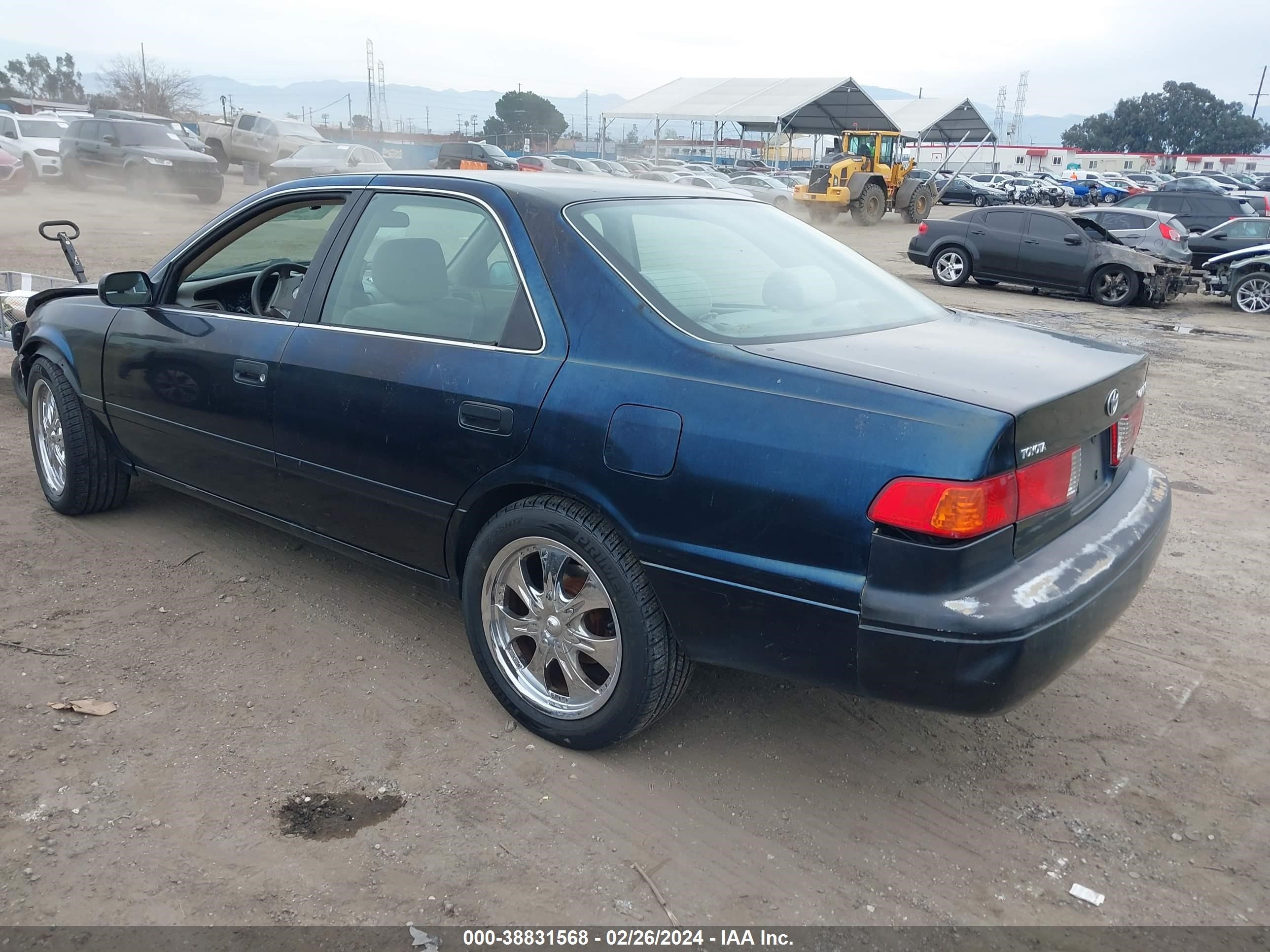 Photo 2 VIN: JT2BF28K3Y0252645 - TOYOTA CAMRY 