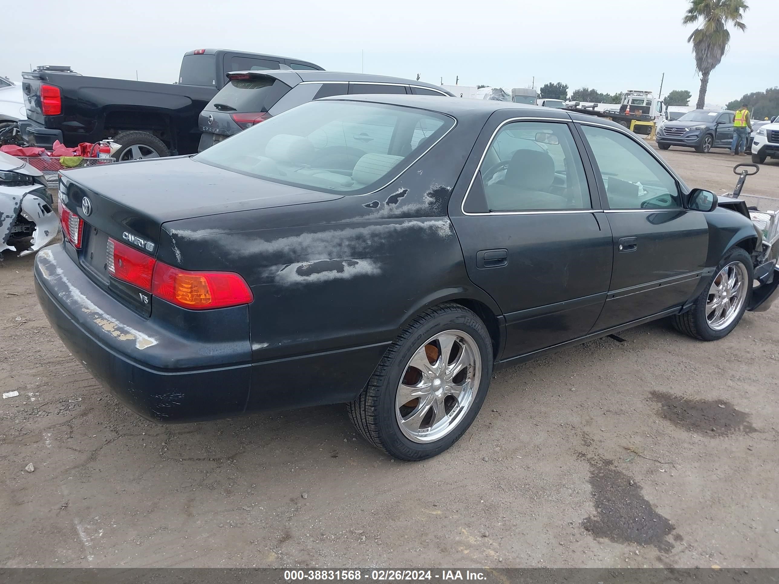 Photo 3 VIN: JT2BF28K3Y0252645 - TOYOTA CAMRY 