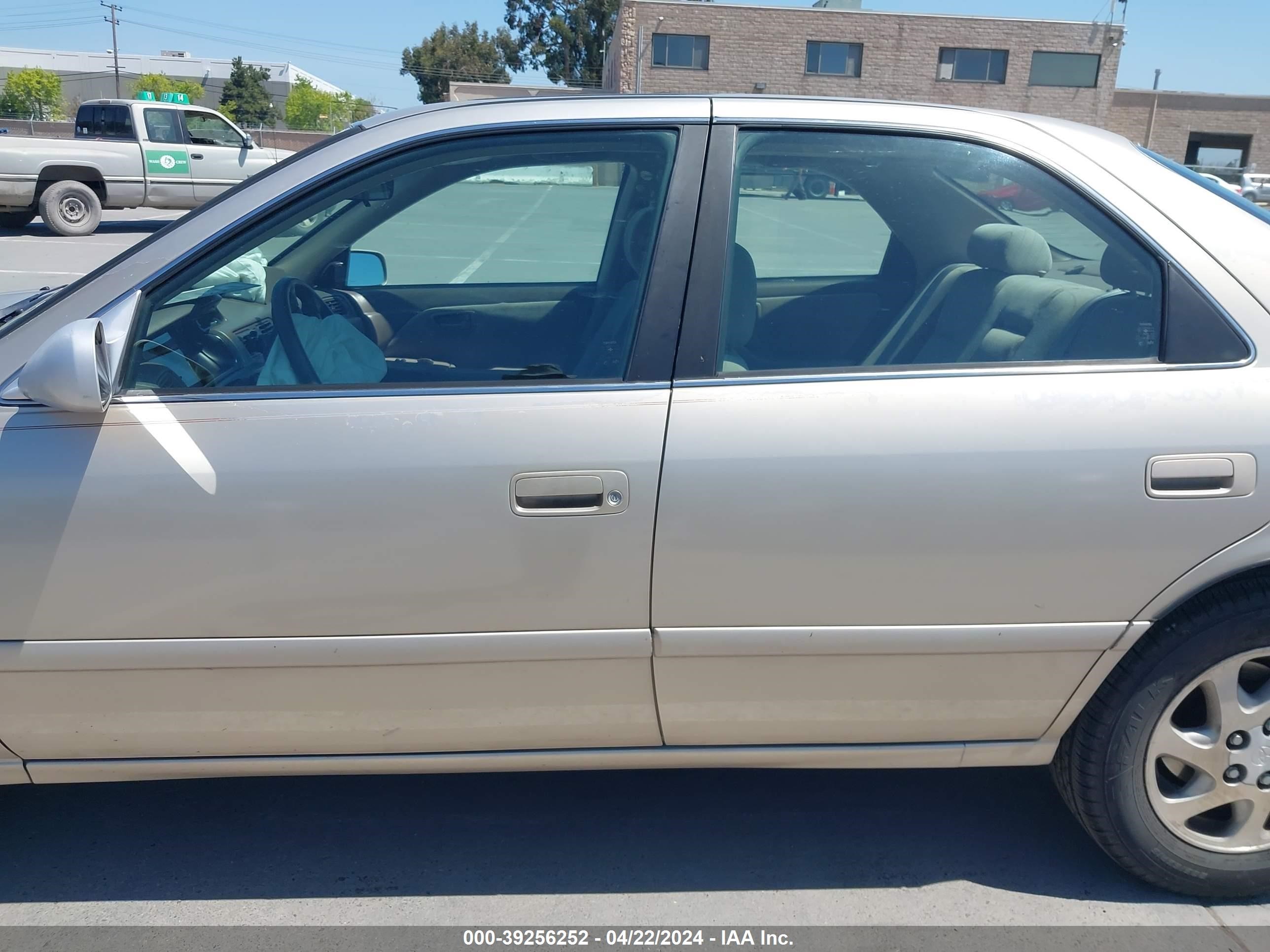 Photo 14 VIN: JT2BF28K3Y0256694 - TOYOTA CAMRY 