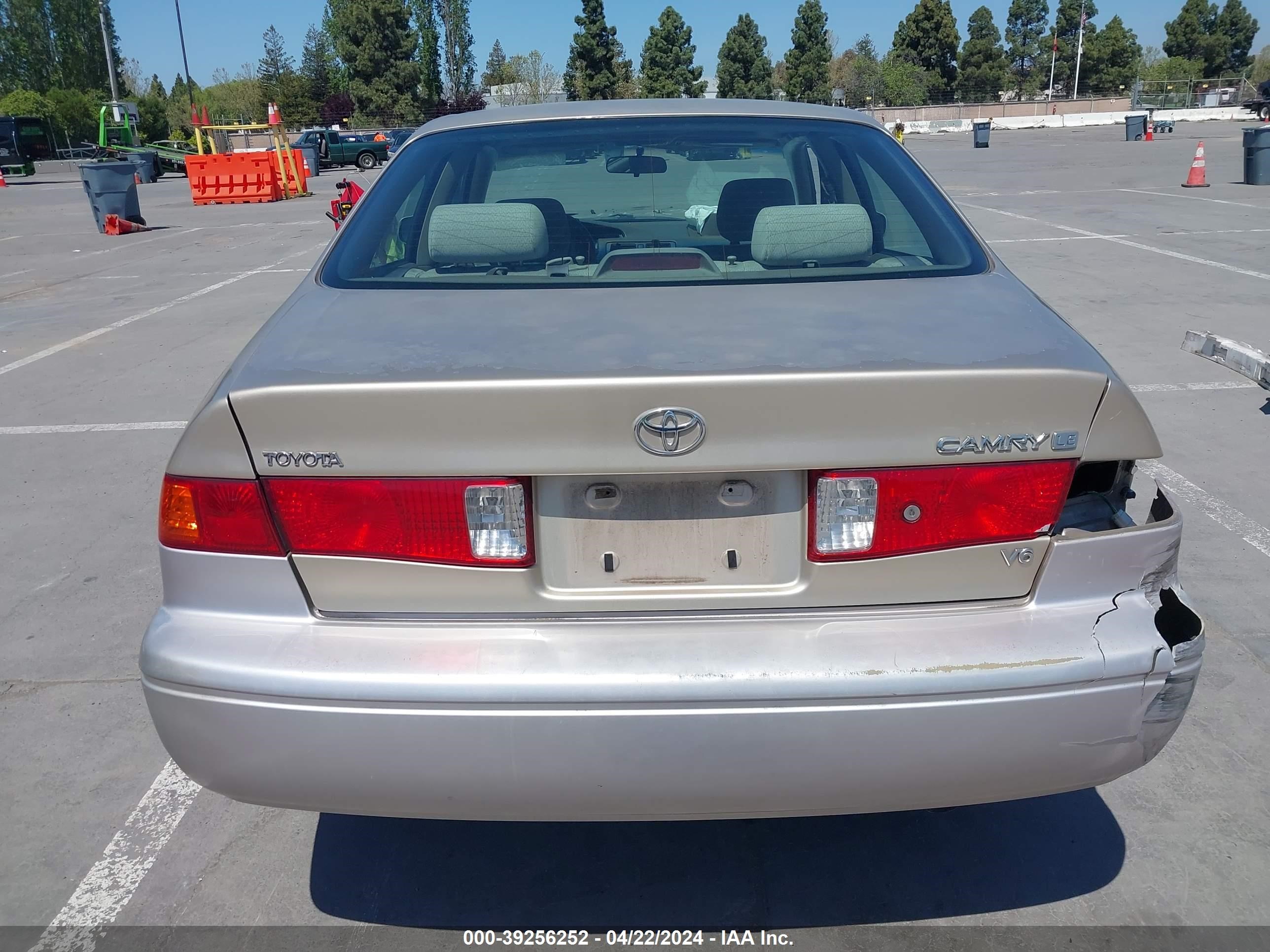 Photo 16 VIN: JT2BF28K3Y0256694 - TOYOTA CAMRY 