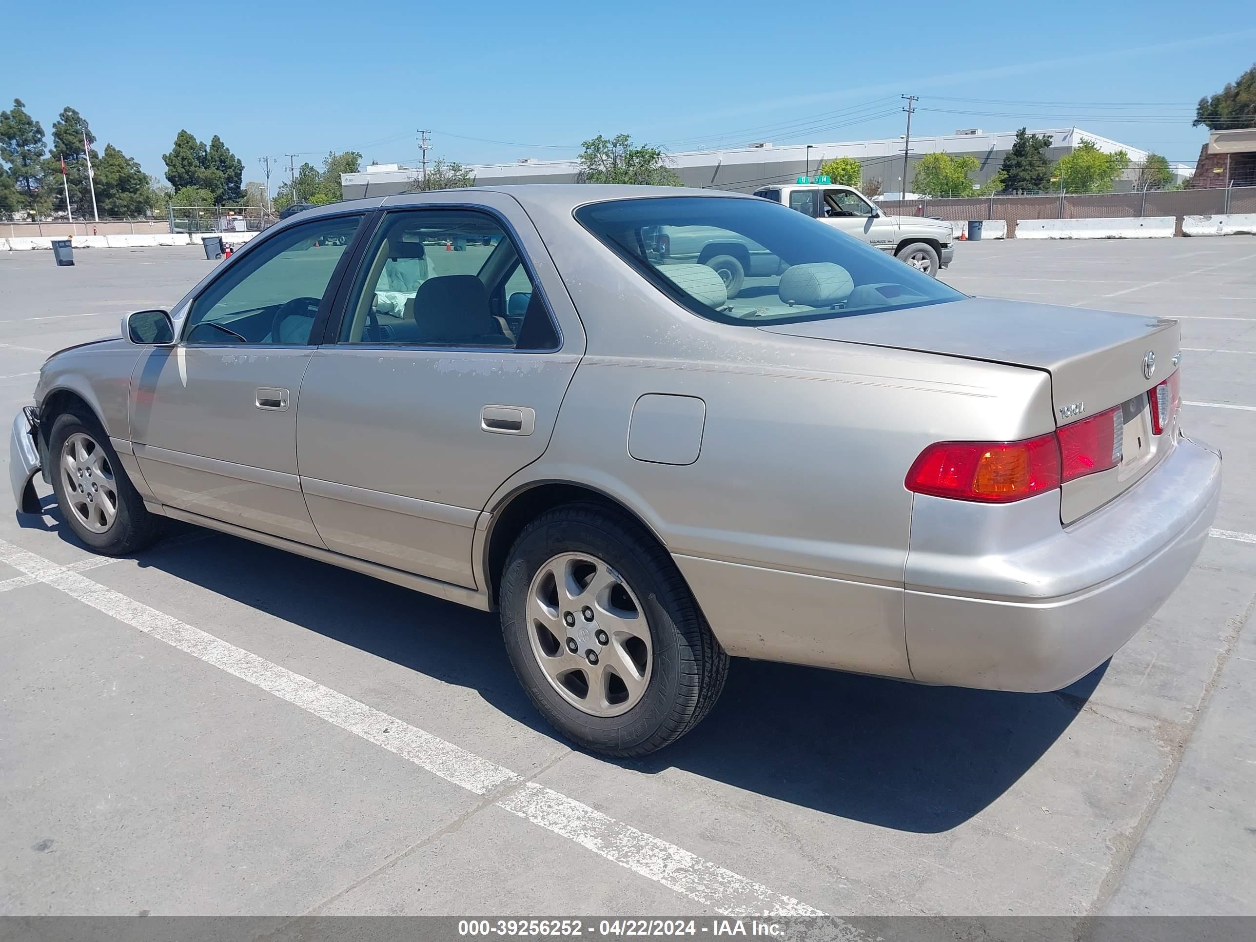 Photo 2 VIN: JT2BF28K3Y0256694 - TOYOTA CAMRY 