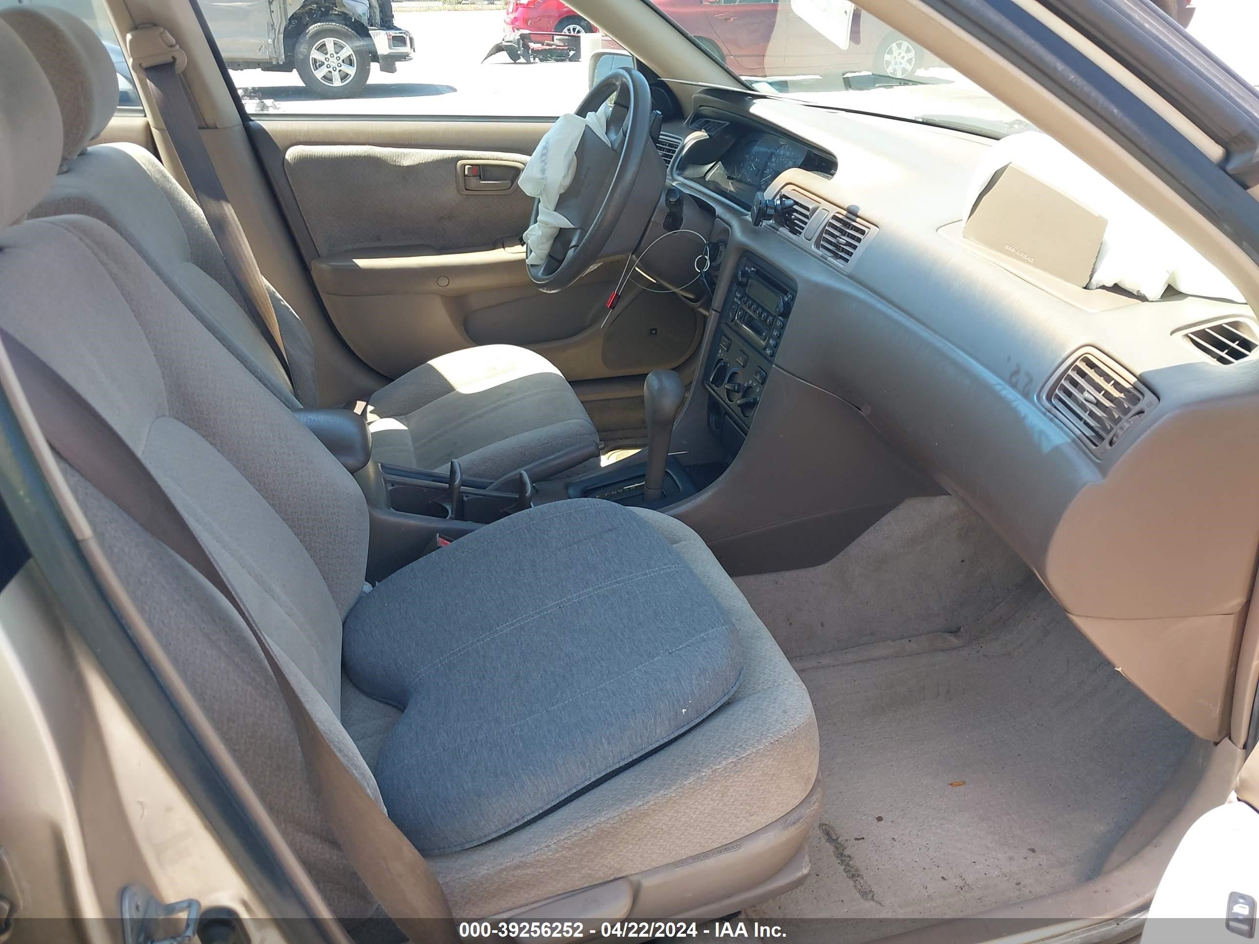 Photo 4 VIN: JT2BF28K3Y0256694 - TOYOTA CAMRY 