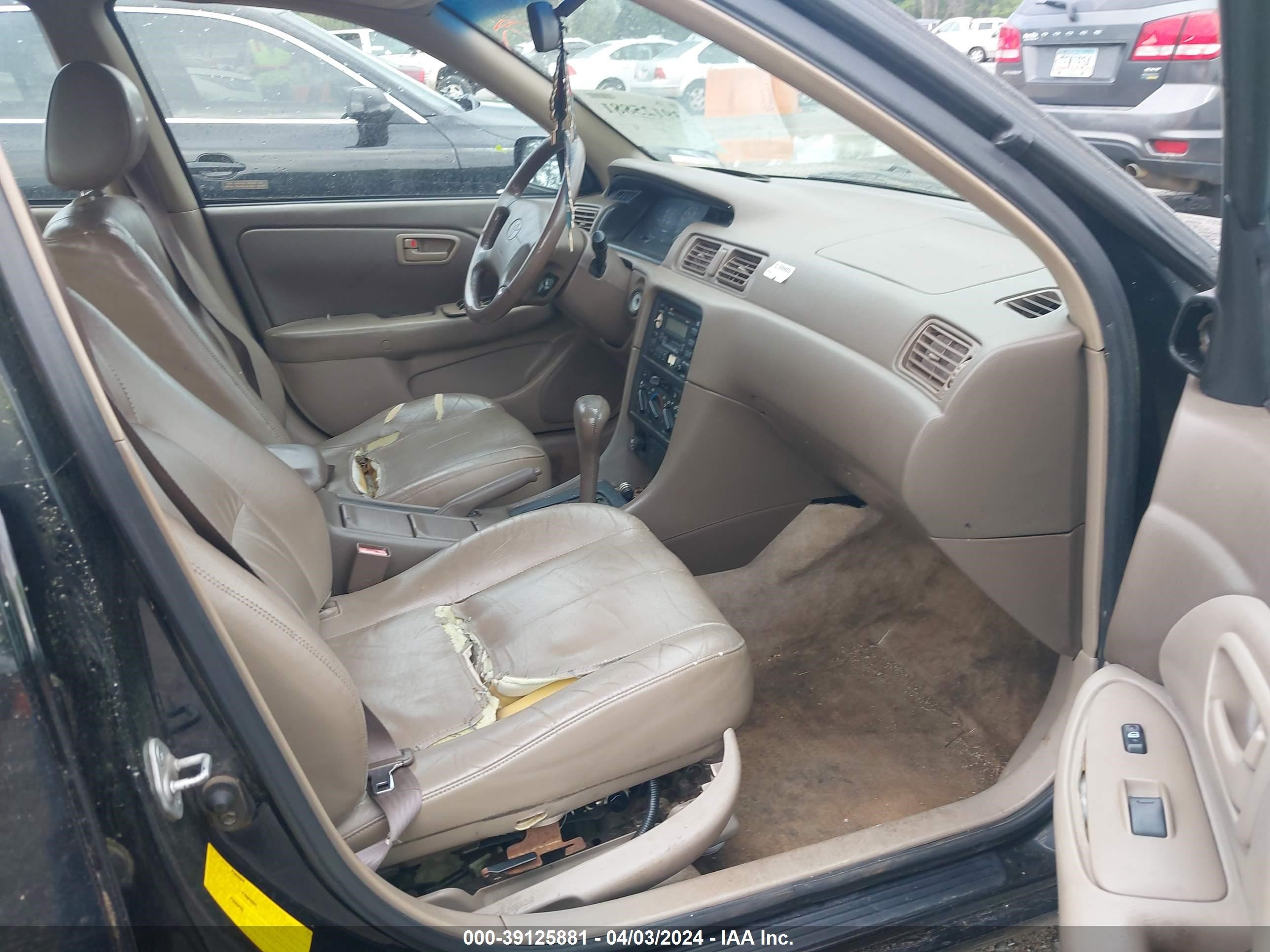 Photo 4 VIN: JT2BF28K5X0213022 - TOYOTA CAMRY 