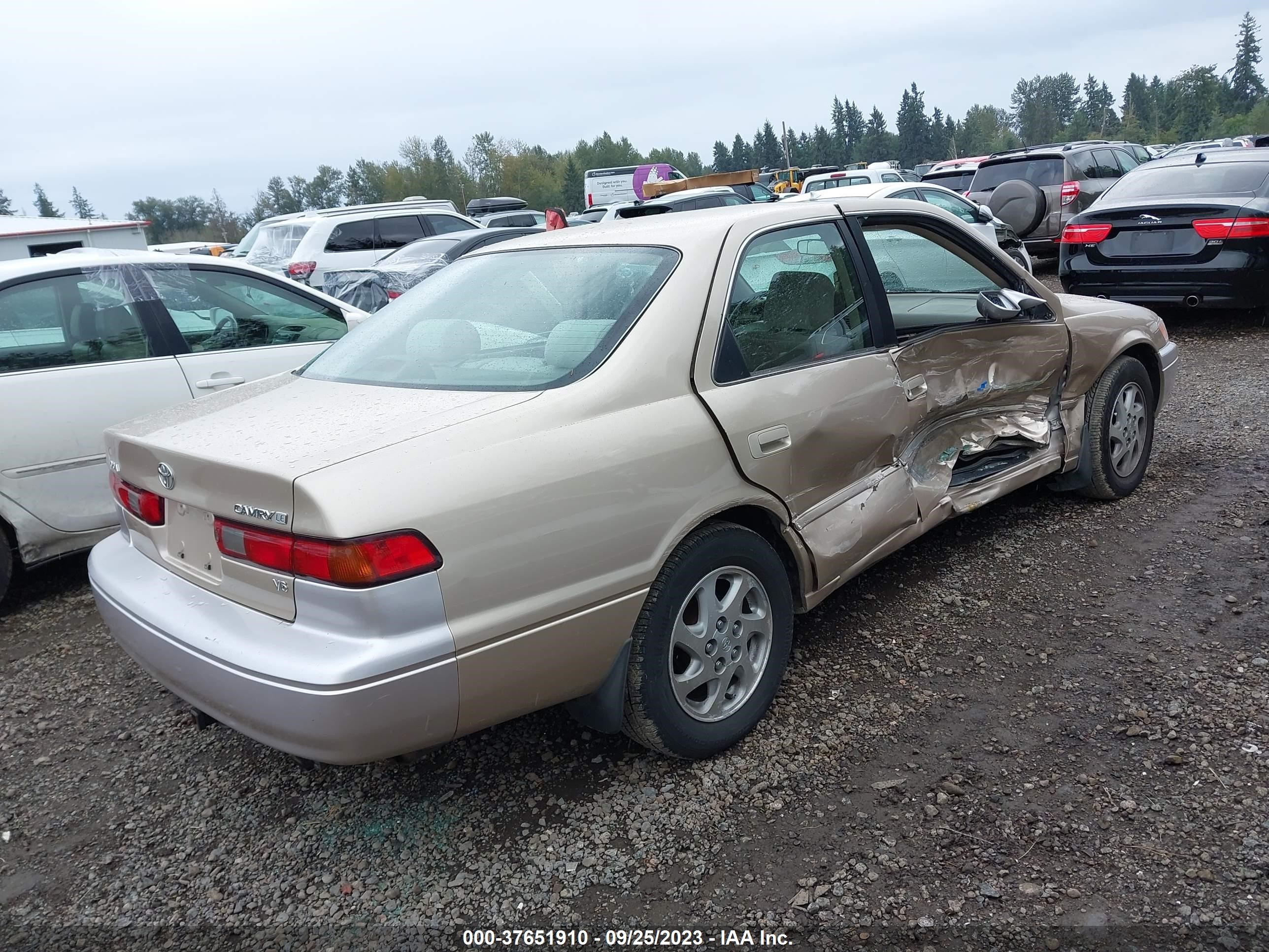 Photo 3 VIN: JT2BF28K6X0152960 - TOYOTA CAMRY 